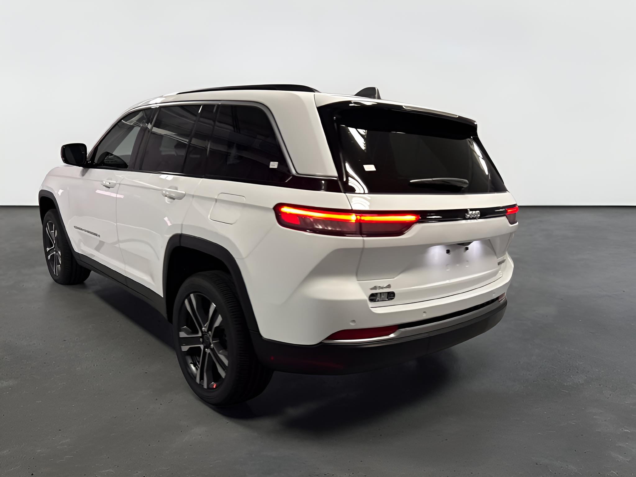 2027 Jeep Grand Cherokee GRAND CHEROKEE LIMITED 4X4