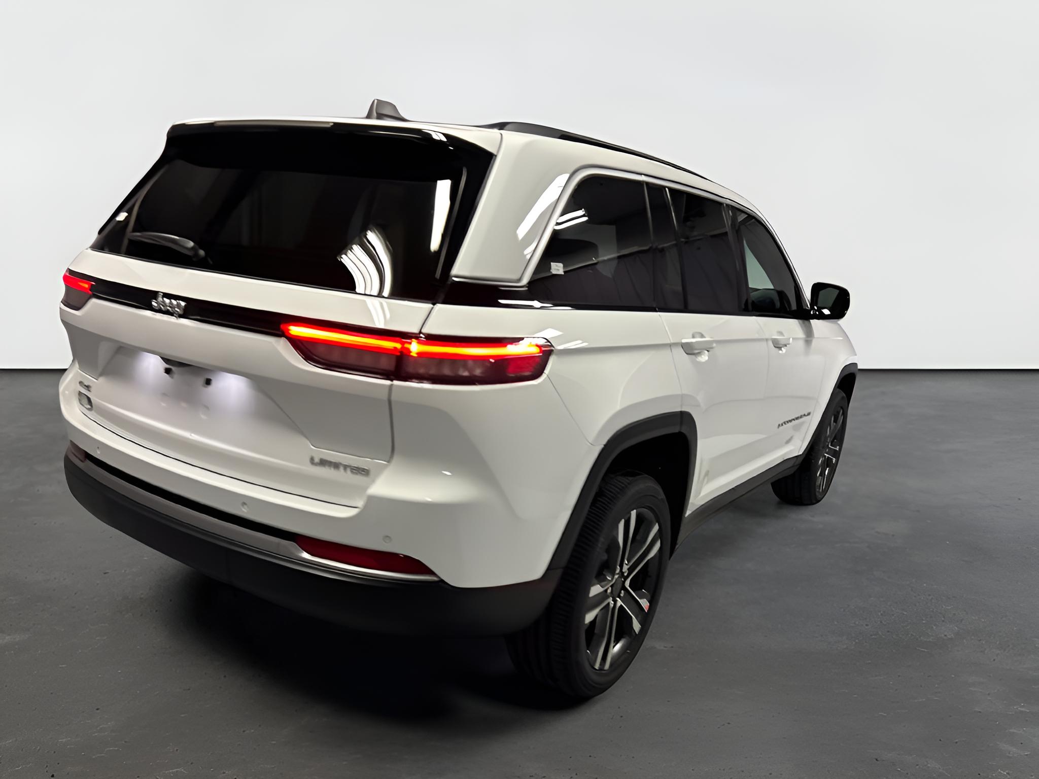 2027 Jeep Grand Cherokee GRAND CHEROKEE LIMITED 4X4