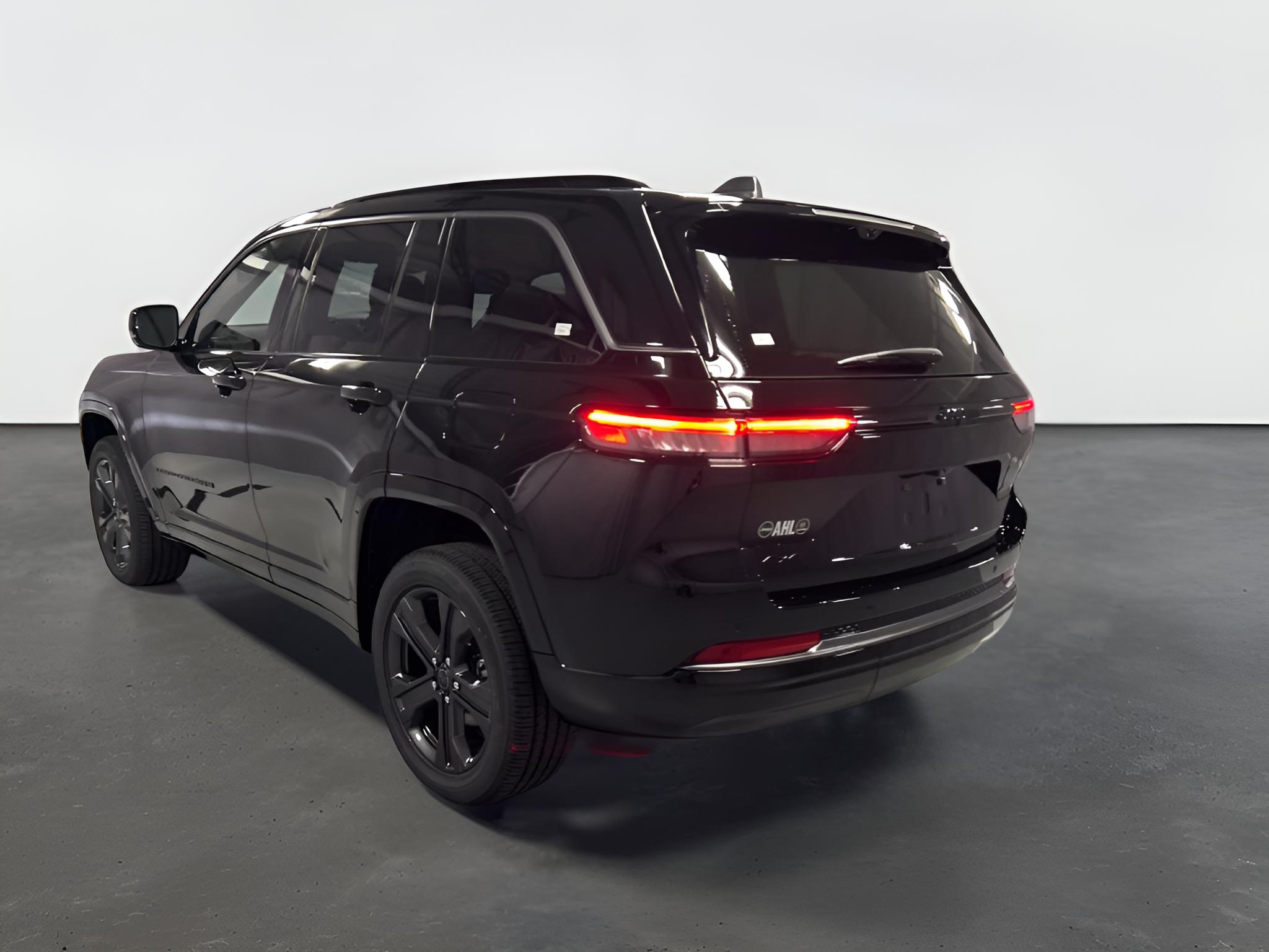 2027 Jeep Grand Cherokee GRAND CHEROKEE LIMITED RESERVE 4X4