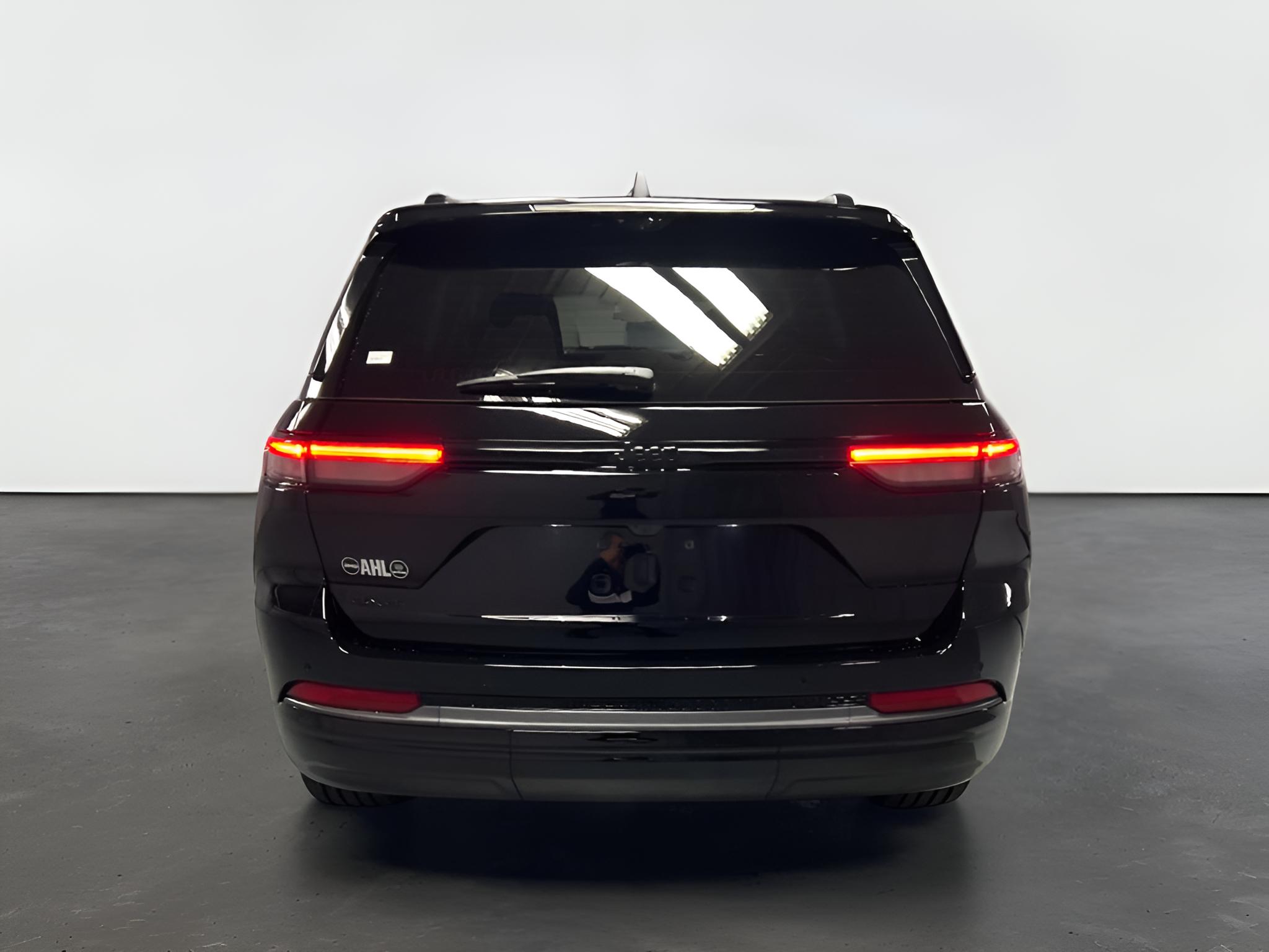 2027 Jeep Grand Cherokee GRAND CHEROKEE LIMITED RESERVE 4X4