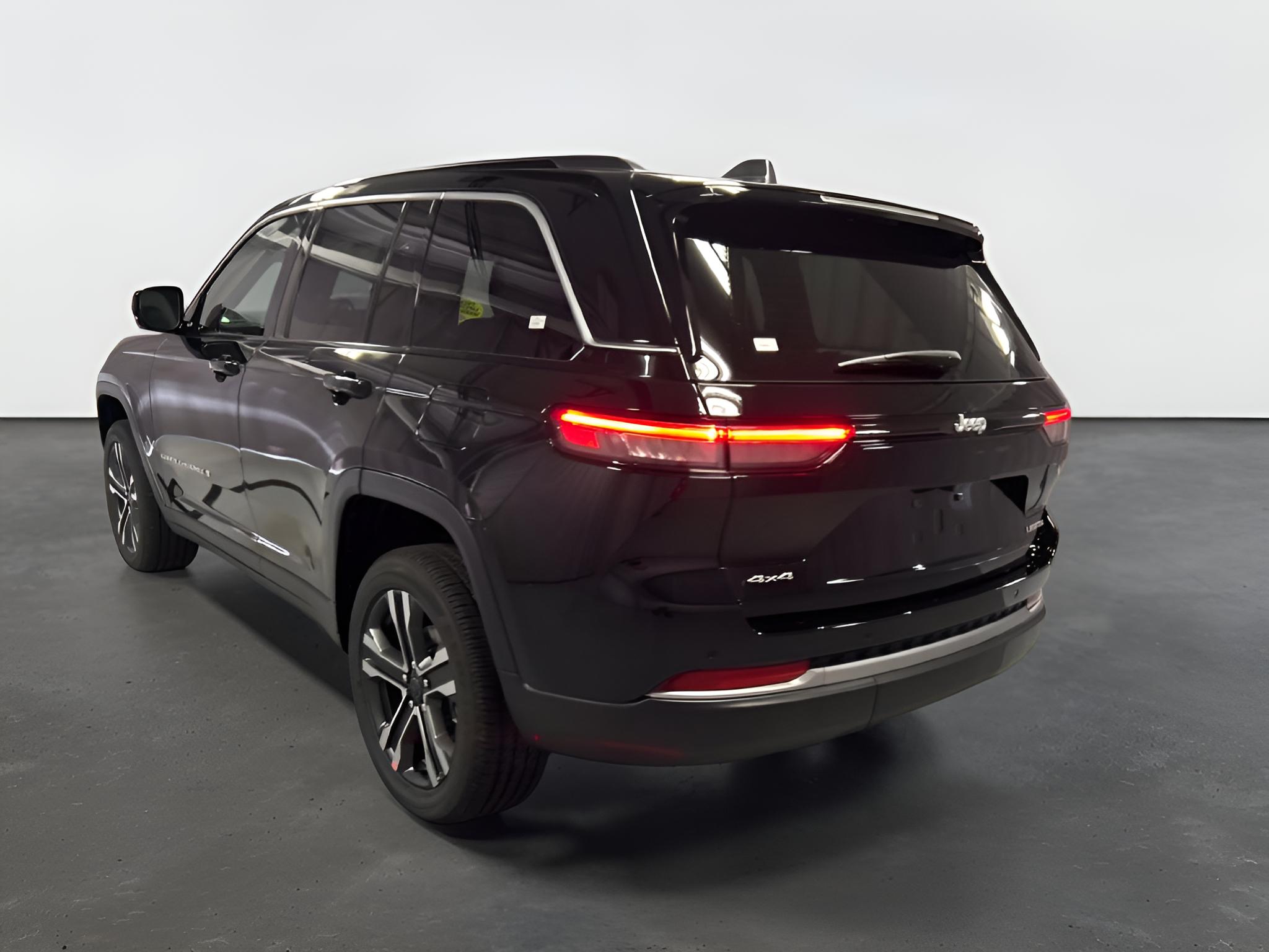2027 Jeep Grand Cherokee GRAND CHEROKEE LIMITED 4X4