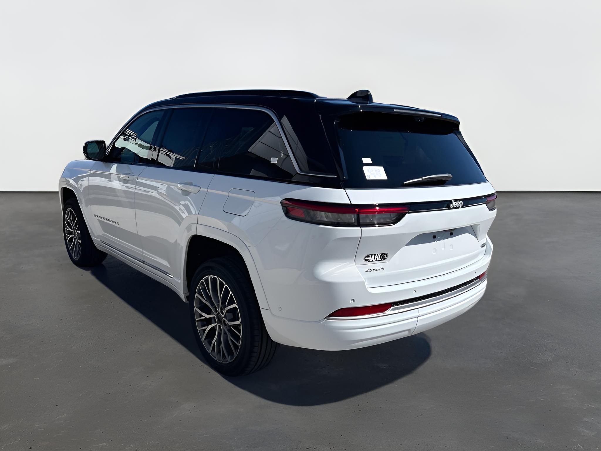 2027 Jeep Grand Cherokee GRAND CHEROKEE SUMMIT 4X4