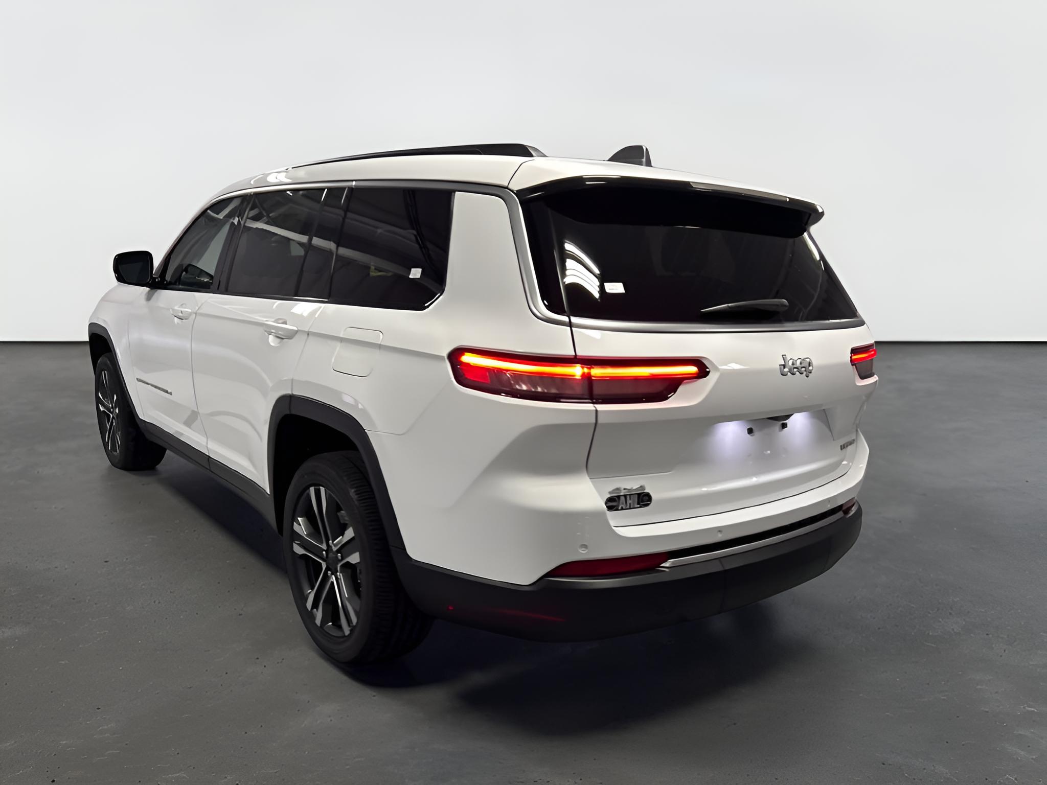 2027 Jeep Grand Cherokee GRAND CHEROKEE L LIMITED 4X4