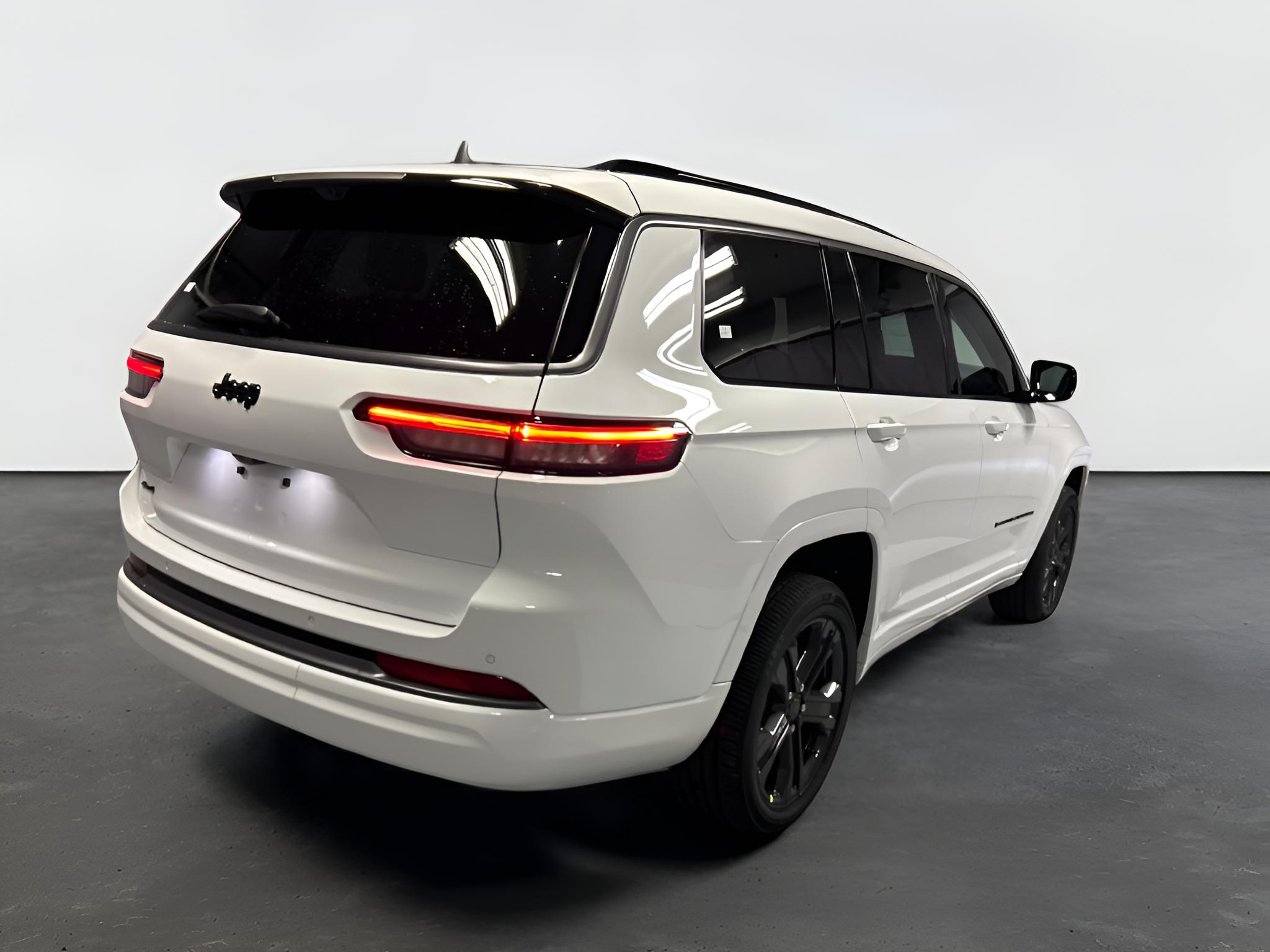 2027 Jeep Grand Cherokee GRAND CHEROKEE L LIMITED RESERVE 4X4