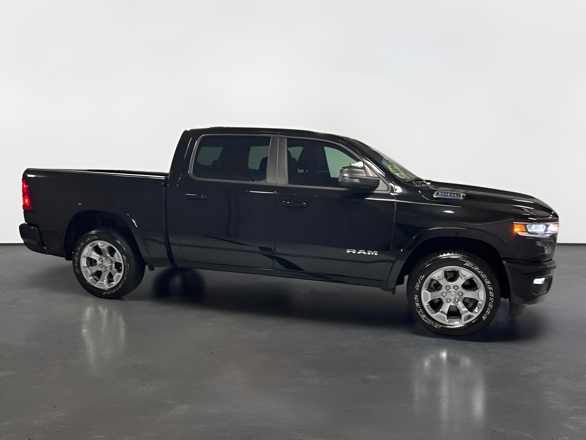 2025 RAM 1500 Big Horn Crew Cab 4x4 5'7' Box