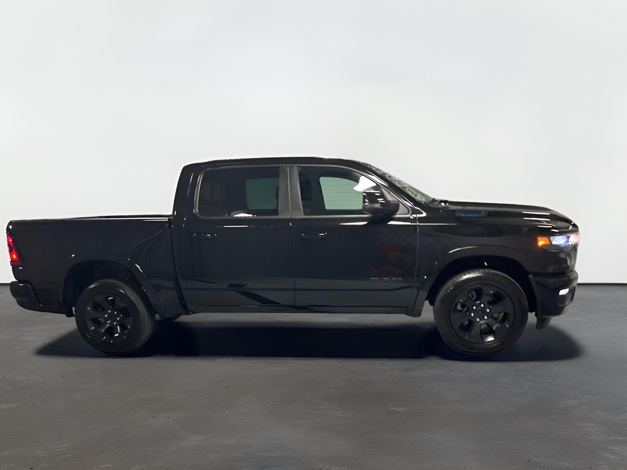2025 RAM 1500 Big Horn Crew Cab 4x4 5'7' Box