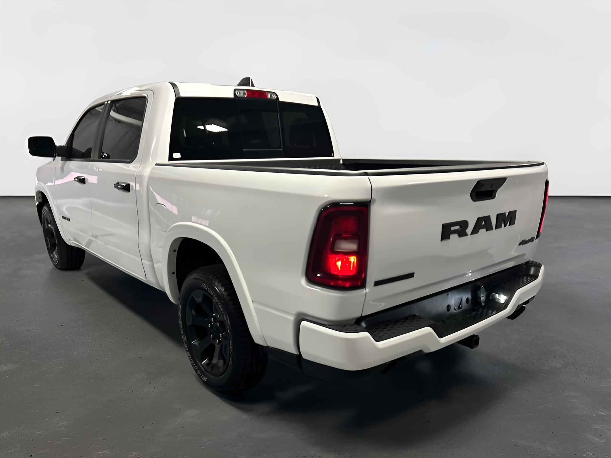 2025 RAM 1500 Big Horn Crew Cab 4x4 5'7' Box