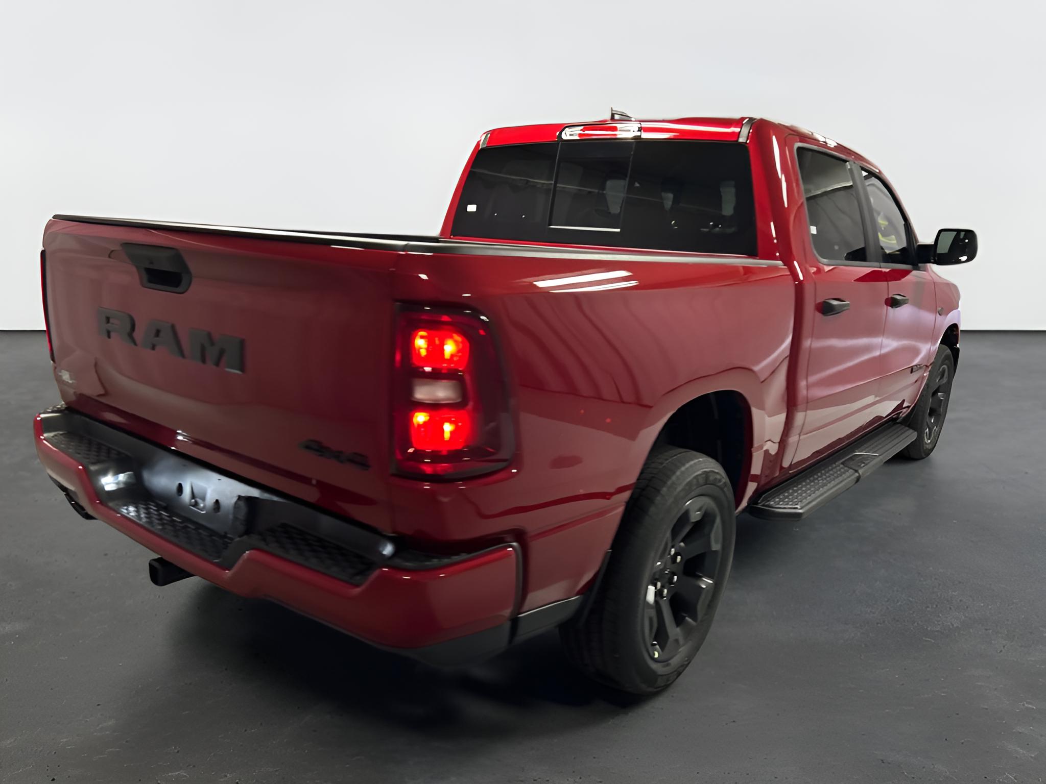 2027 RAM Ram 1500 RAM 1500 EXPRESS CREW CAB 4X4 5'7' BOX