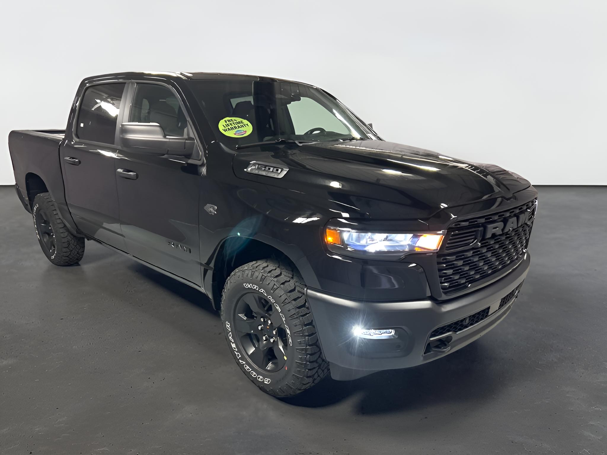 2027 RAM Ram 1500 RAM 1500 WARLOCK CREW CAB 4X4 5'7' BOX