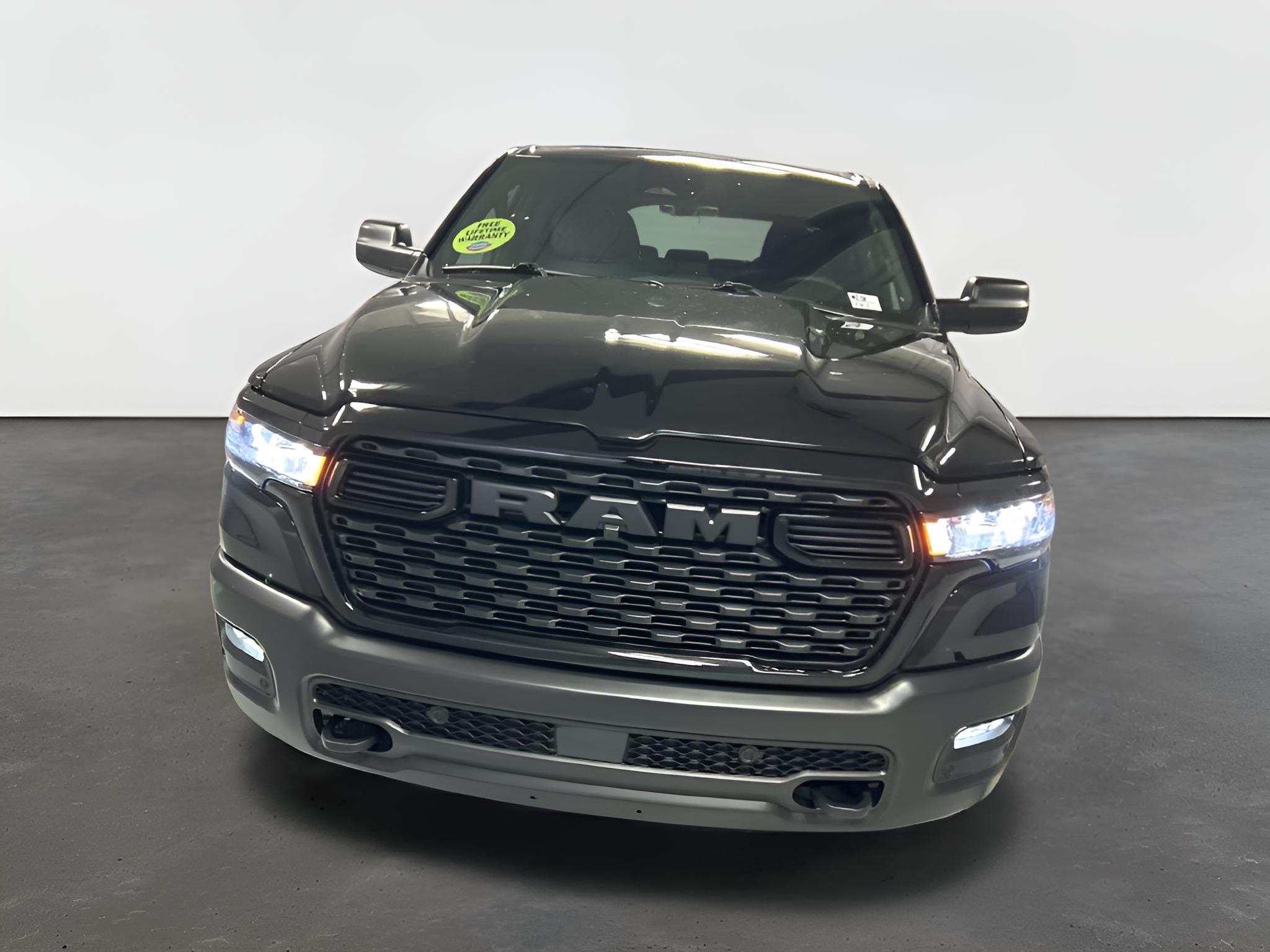 2027 RAM Ram 1500 RAM 1500 WARLOCK CREW CAB 4X4 5'7' BOX