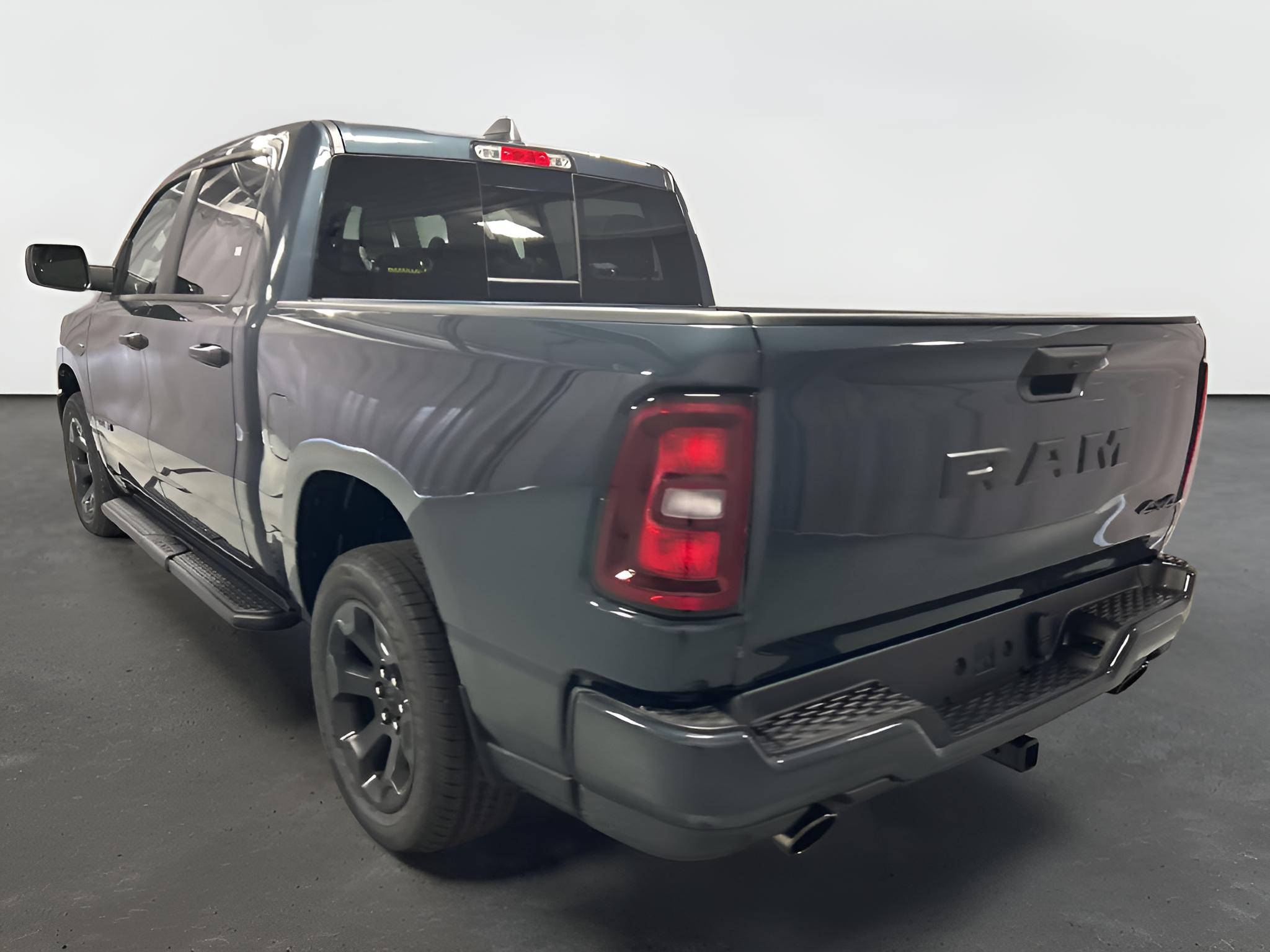 2027 RAM Ram 1500 RAM 1500 EXPRESS CREW CAB 4X4 5'7' BOX