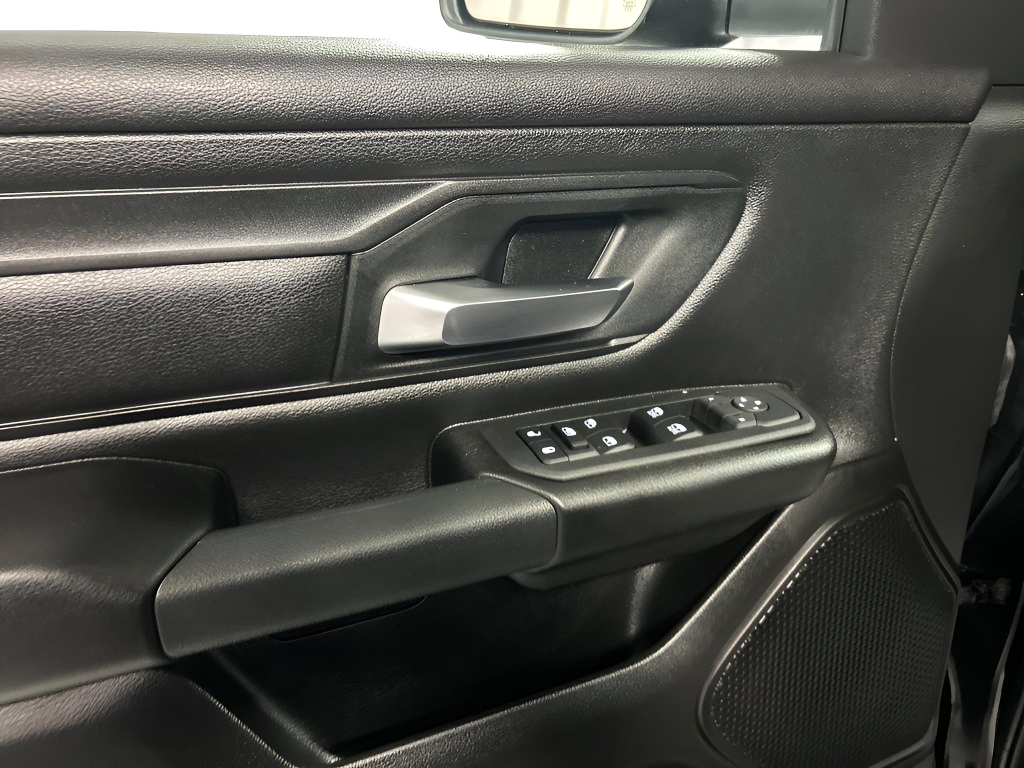 2025 RAM 1500 Tradesman Crew Cab 4x4 6'4' Box
