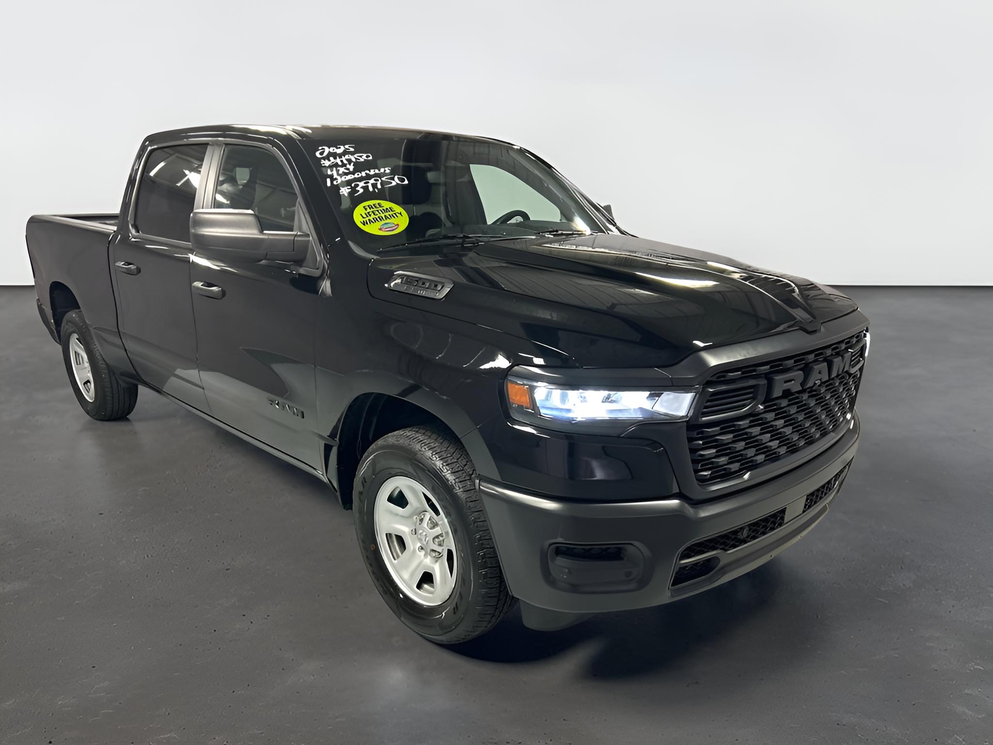 2025 RAM 1500 Tradesman Crew Cab 4x4 6'4' Box