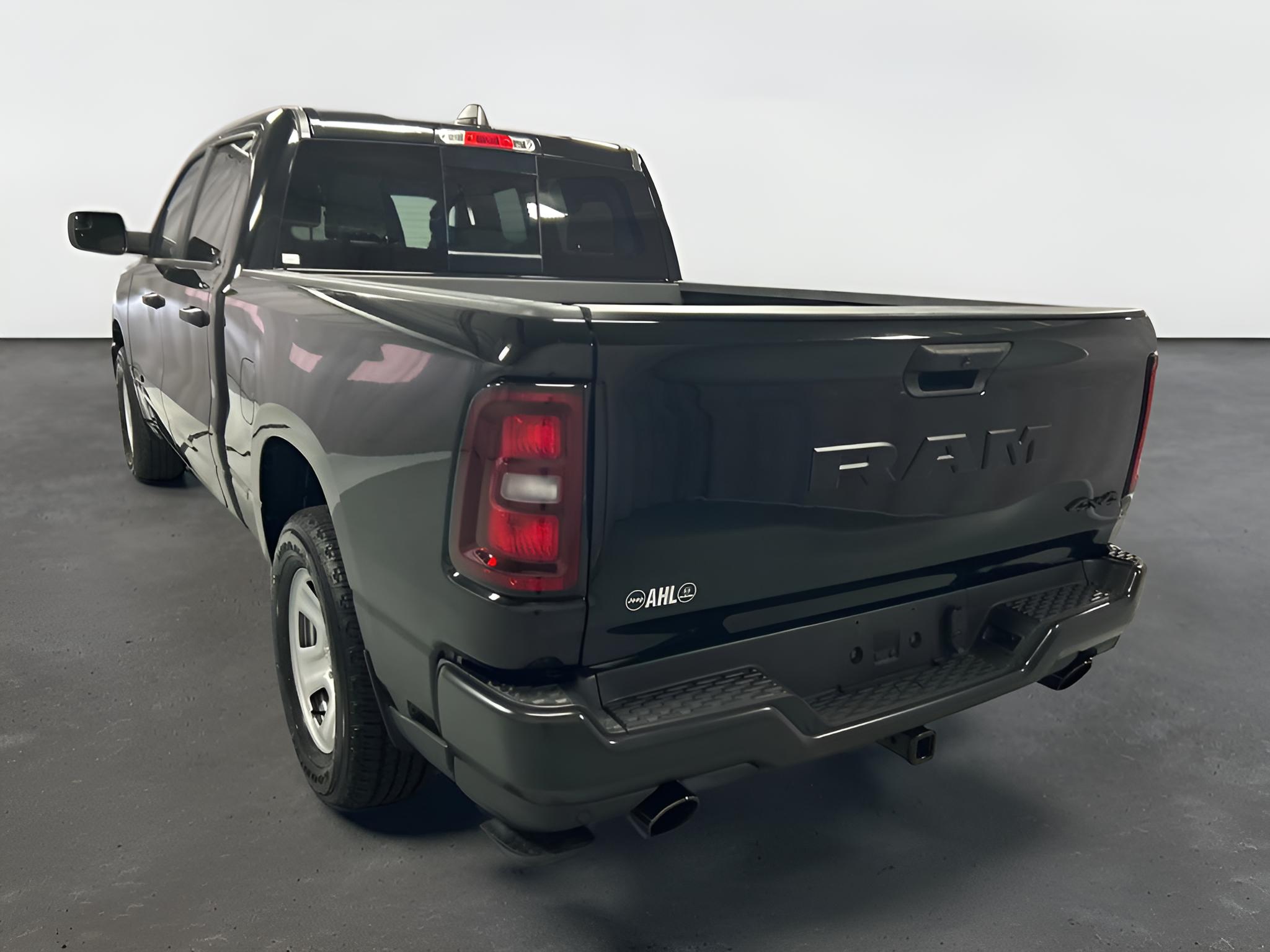 2025 RAM 1500 Tradesman Crew Cab 4x4 6'4' Box