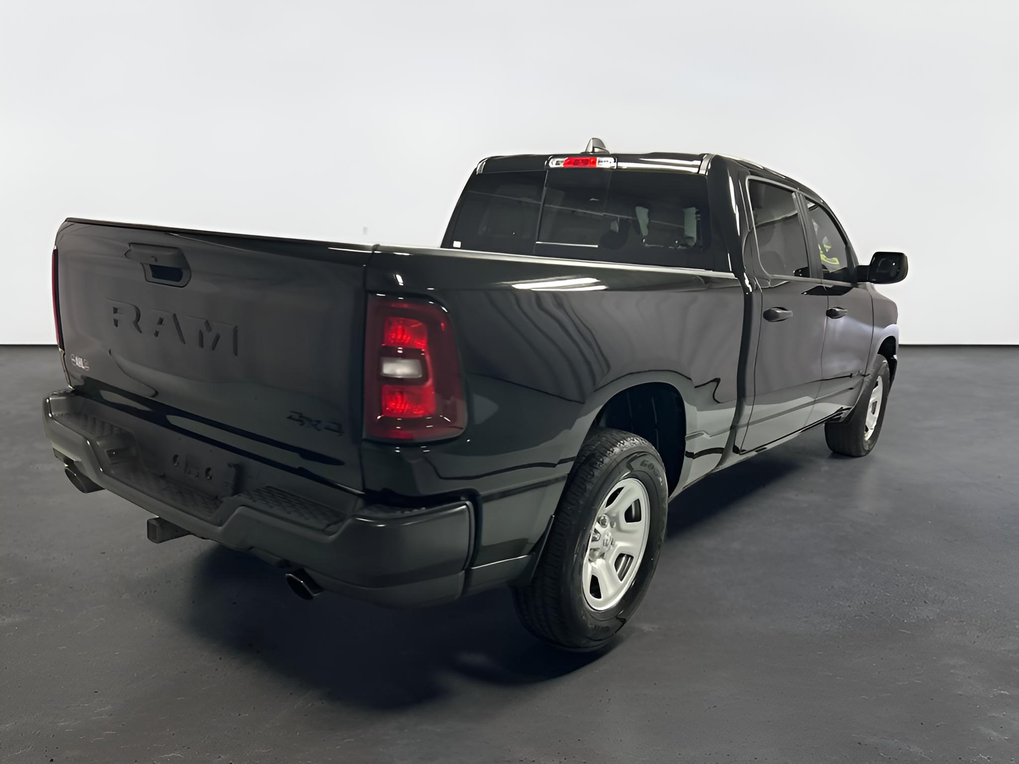 2025 RAM 1500 Tradesman Crew Cab 4x4 6'4' Box