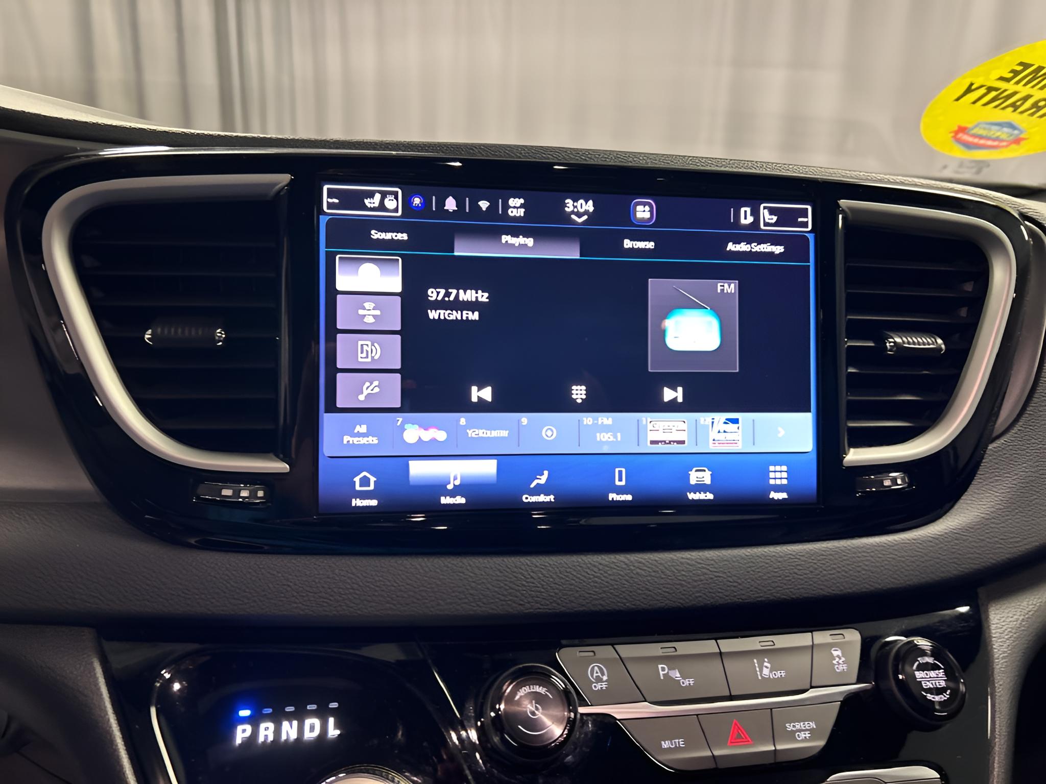 2026 Chrysler Pacifica Select