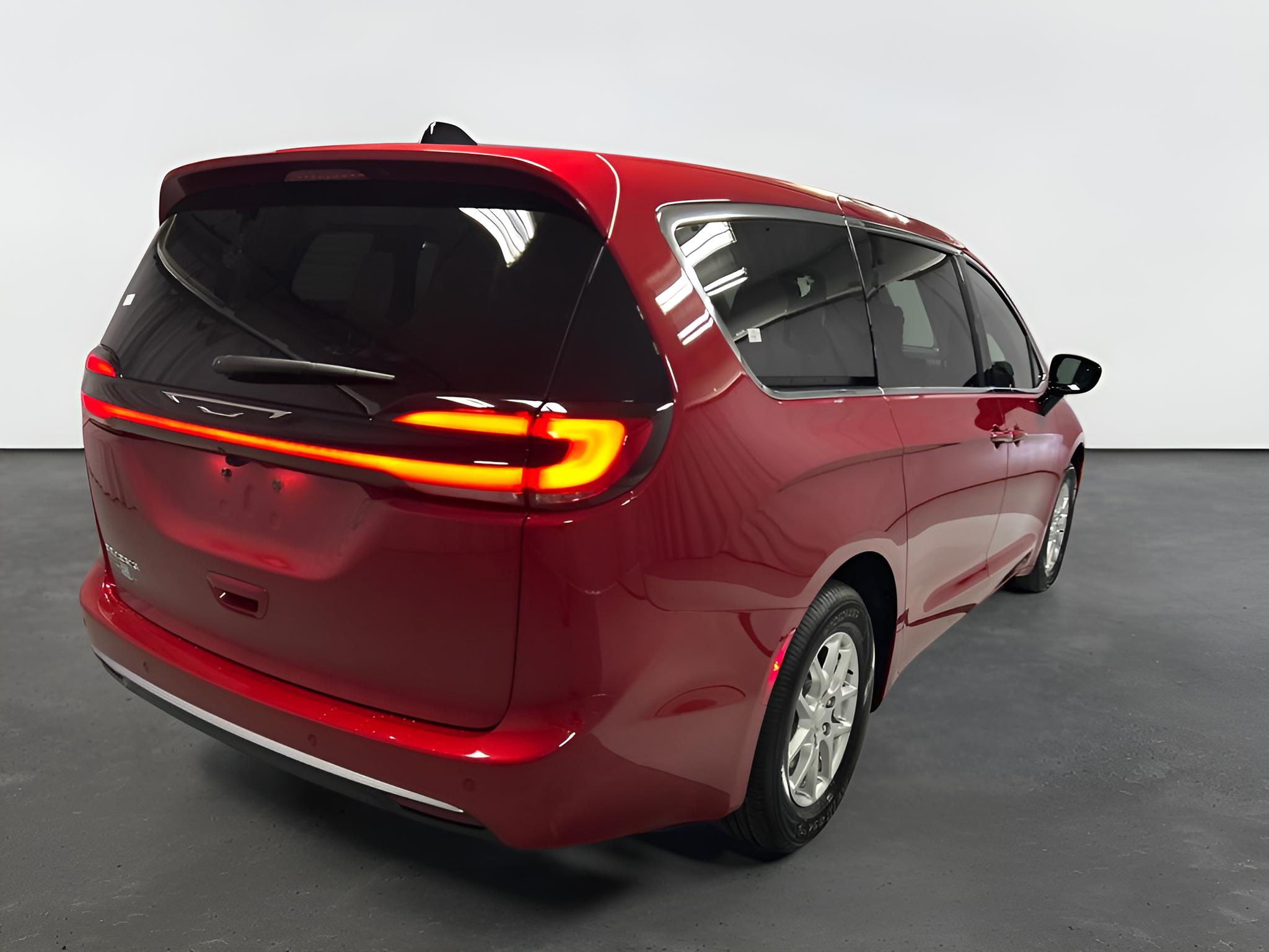 2027 Chrysler Pacifica PACIFICA SELECT