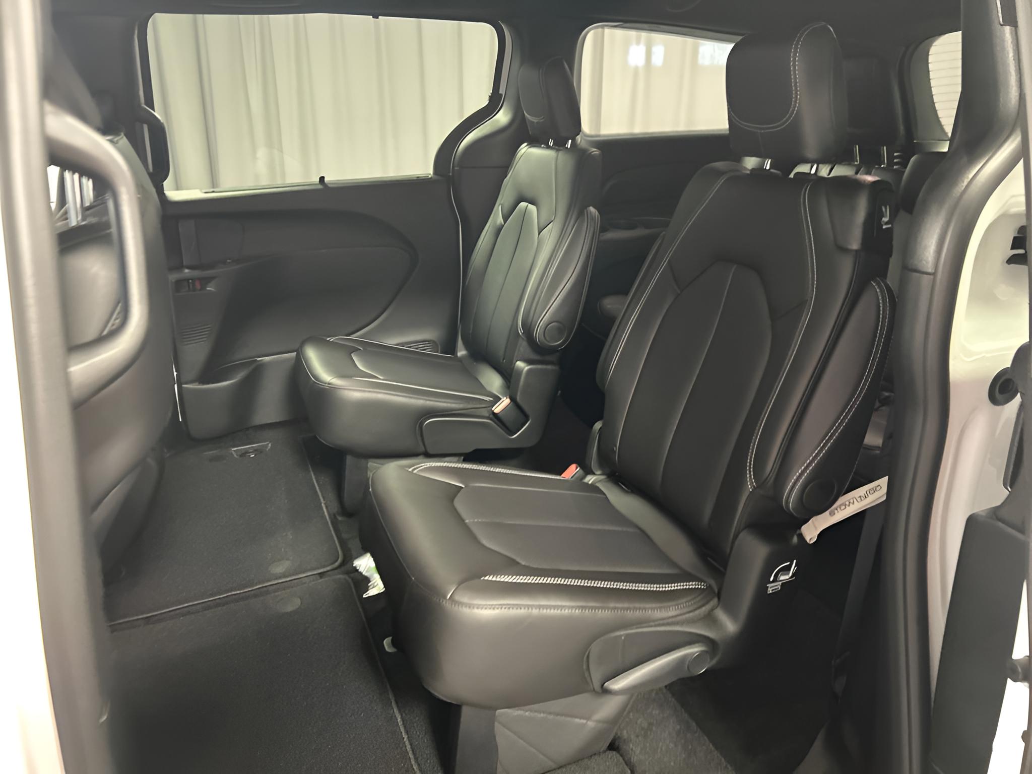 2027 Chrysler Pacifica PACIFICA SELECT