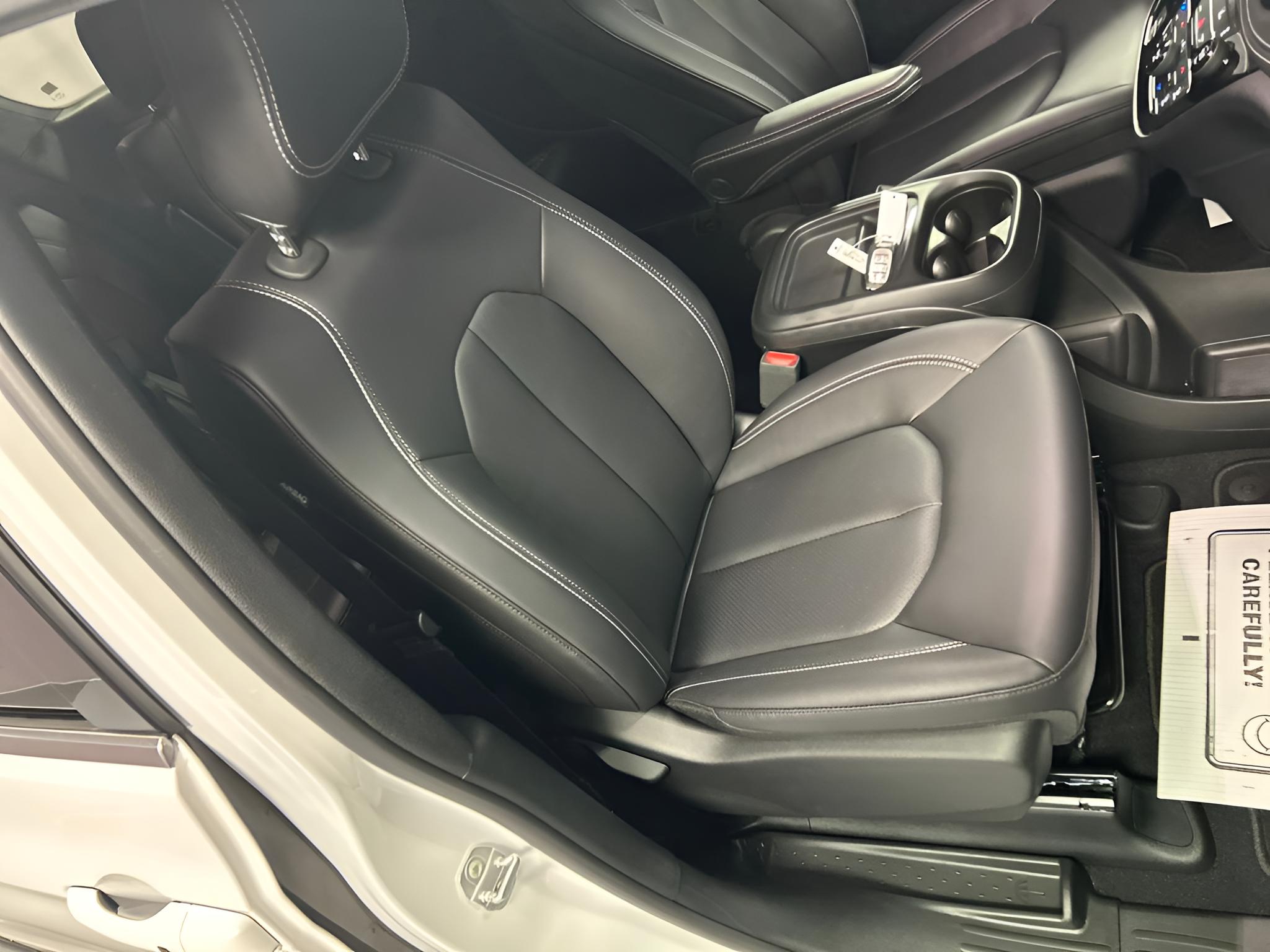 2027 Chrysler Pacifica PACIFICA SELECT