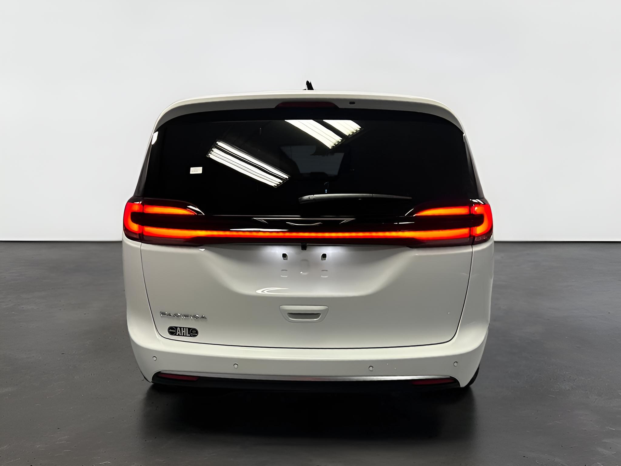 2027 Chrysler Pacifica PACIFICA SELECT