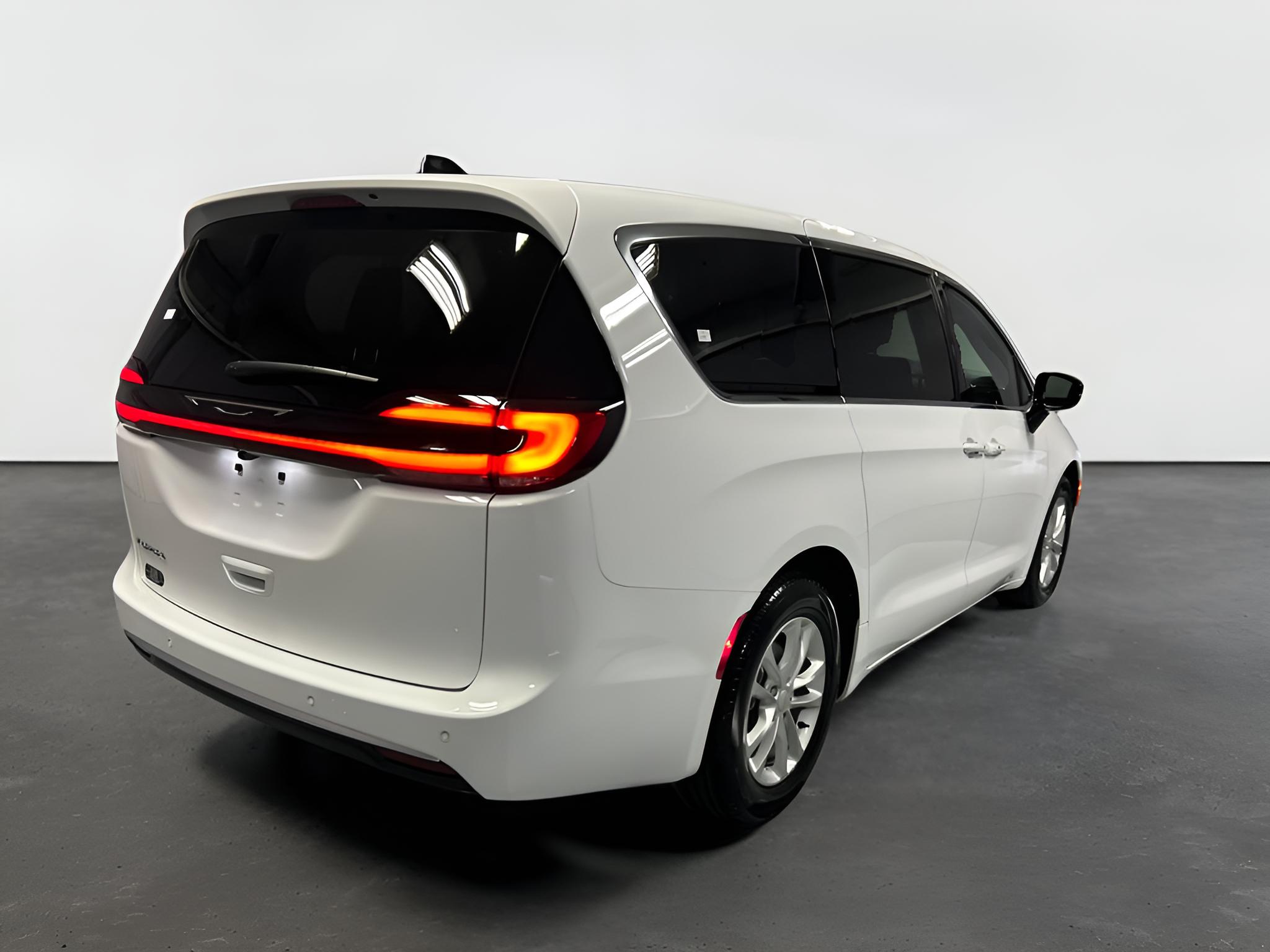2027 Chrysler Pacifica PACIFICA SELECT