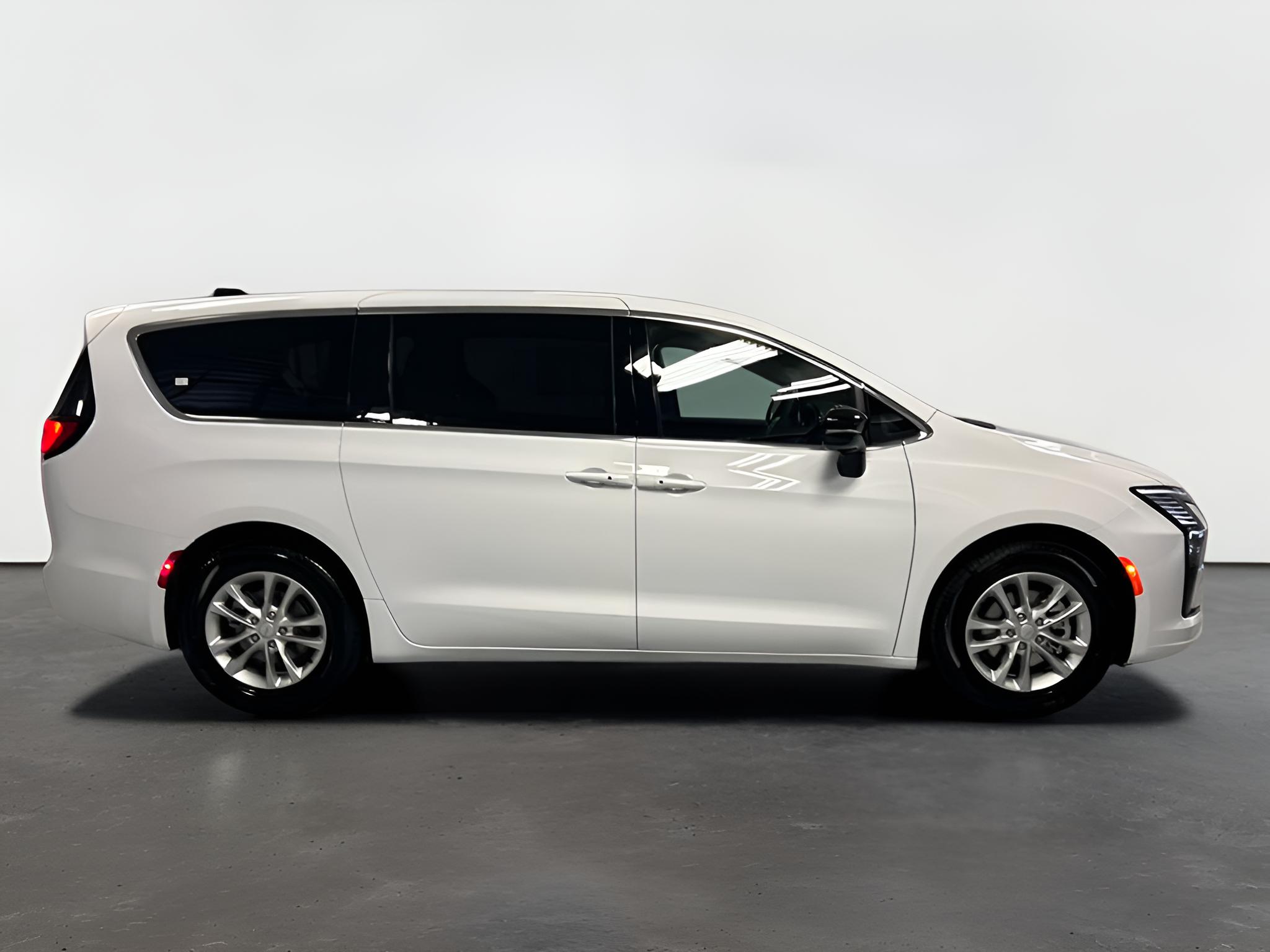 2027 Chrysler Pacifica PACIFICA SELECT
