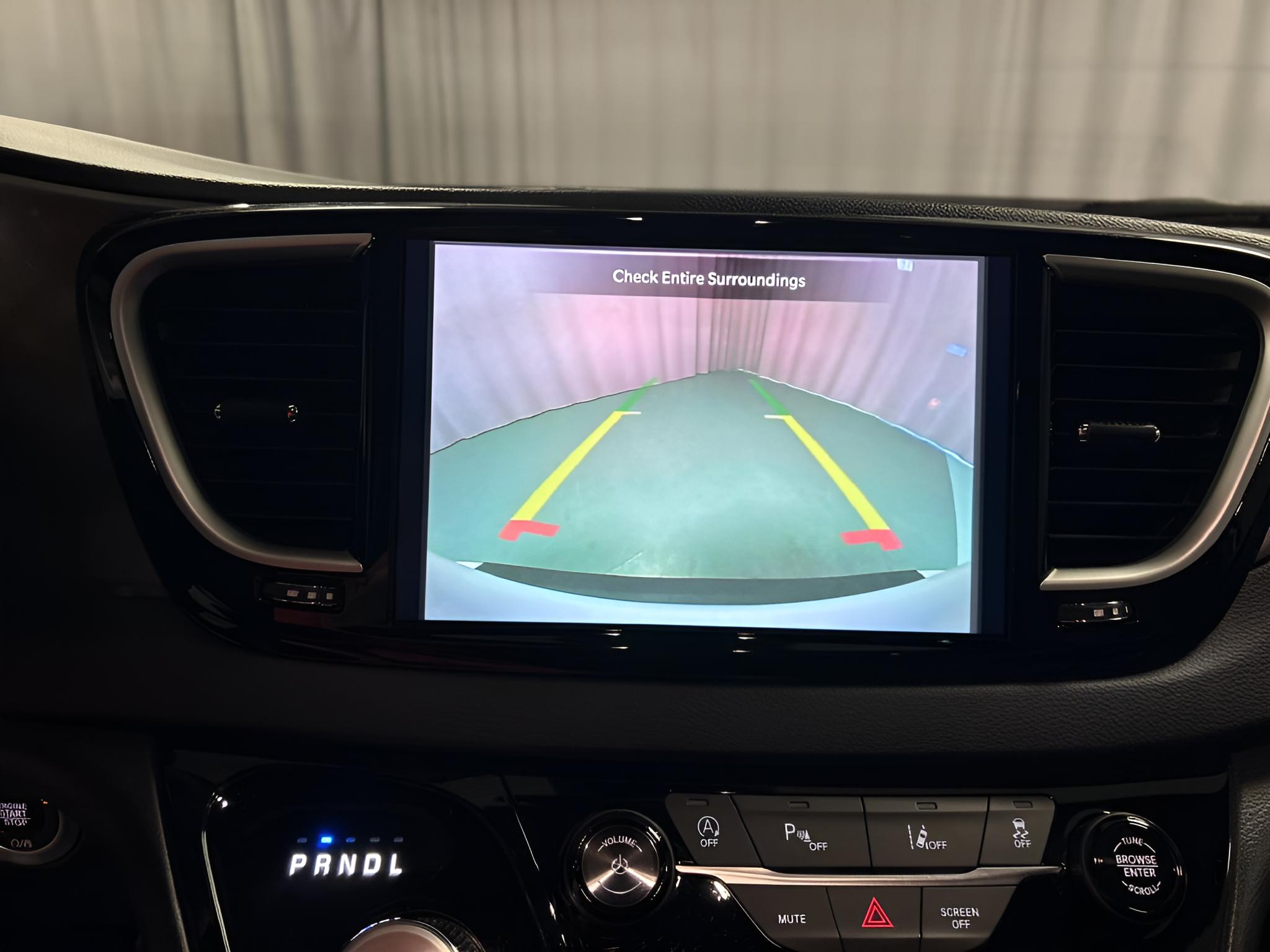 2025 Chrysler Pacifica Select