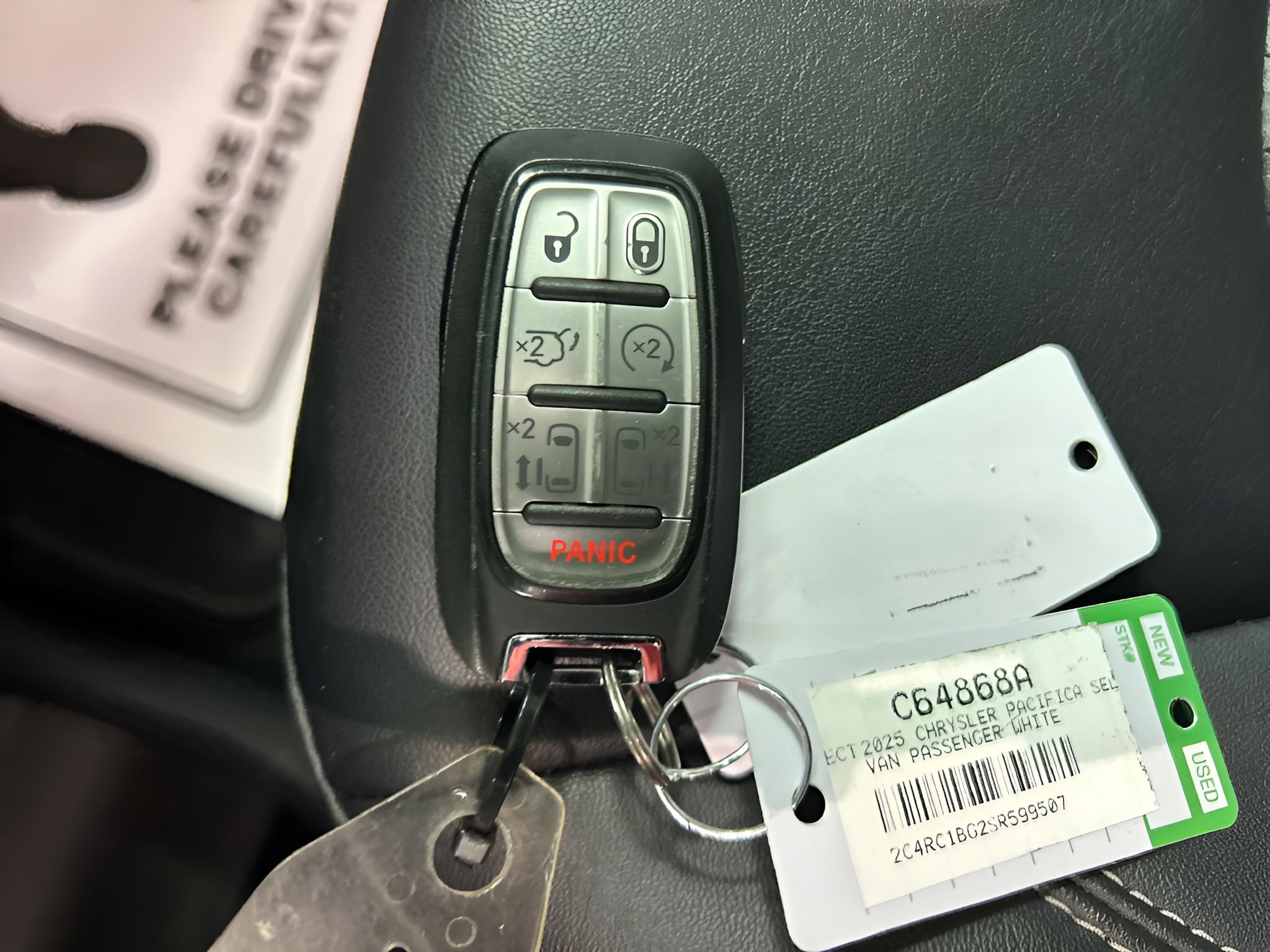 2025 Chrysler Pacifica Select