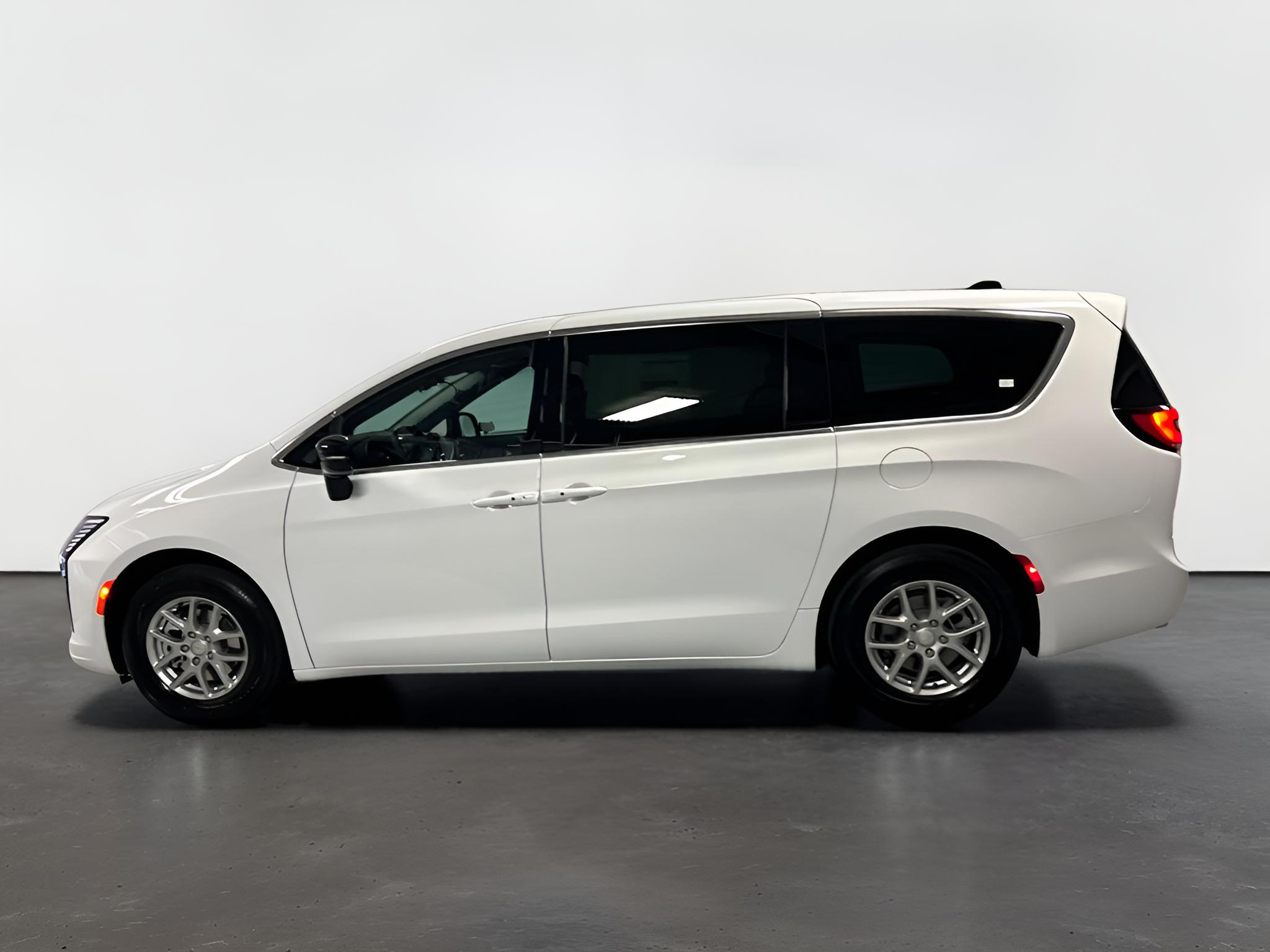 2027 Chrysler Pacifica PACIFICA SELECT