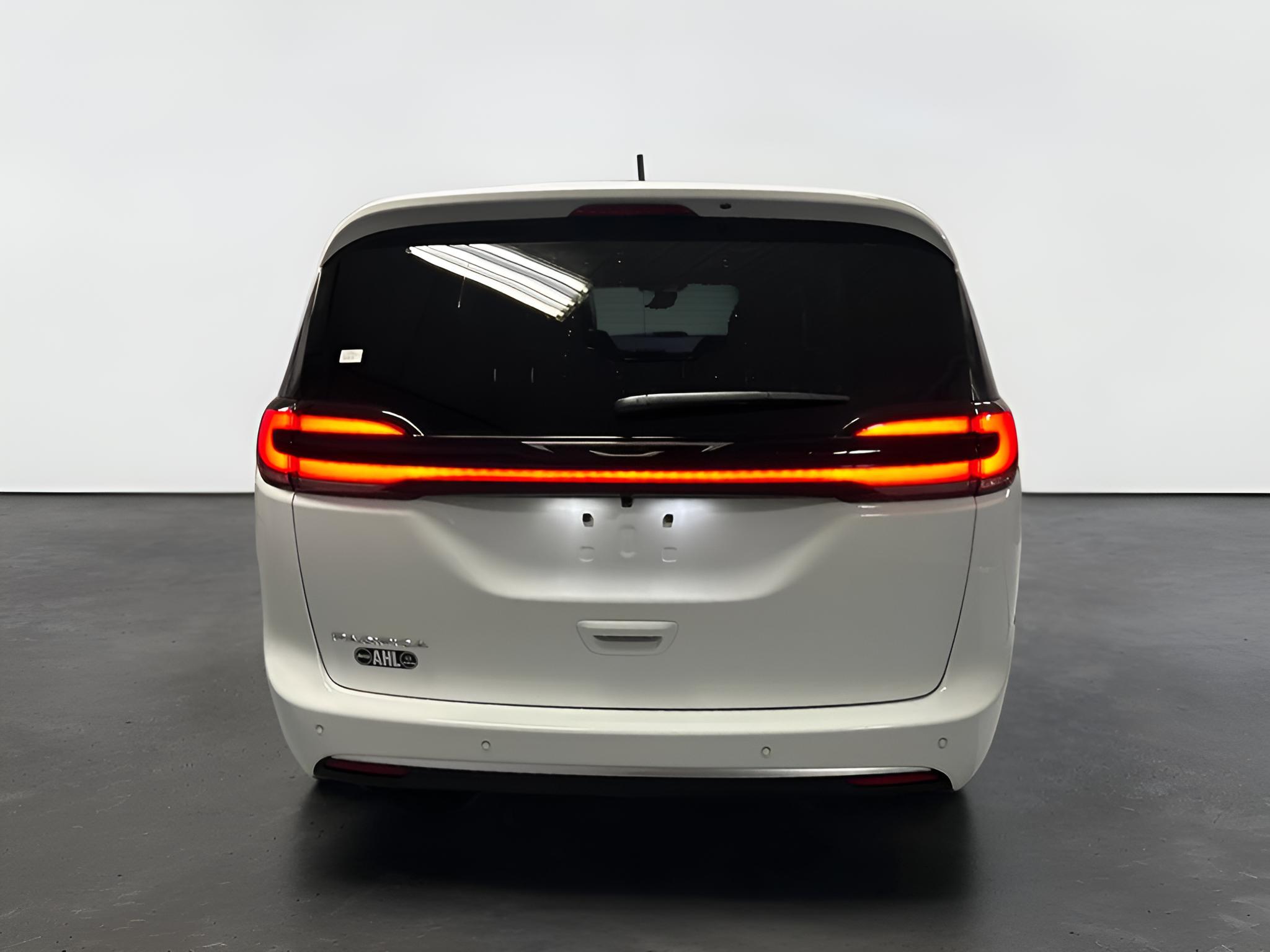 2027 Chrysler Pacifica PACIFICA SELECT