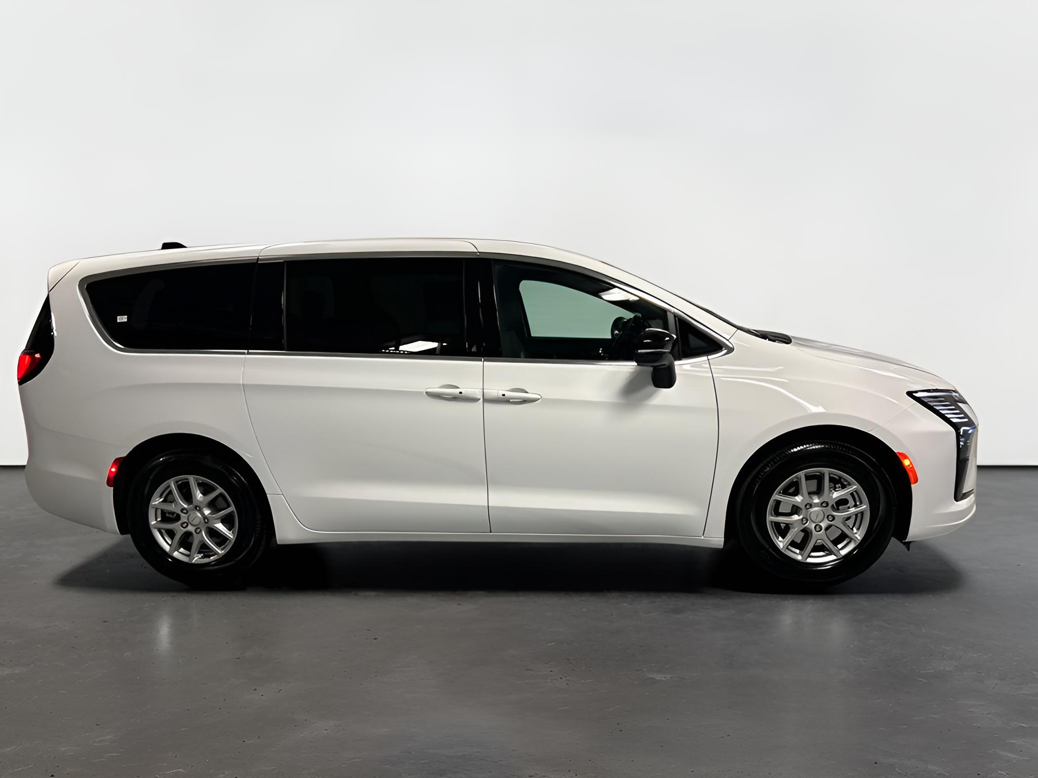 2027 Chrysler Pacifica PACIFICA SELECT