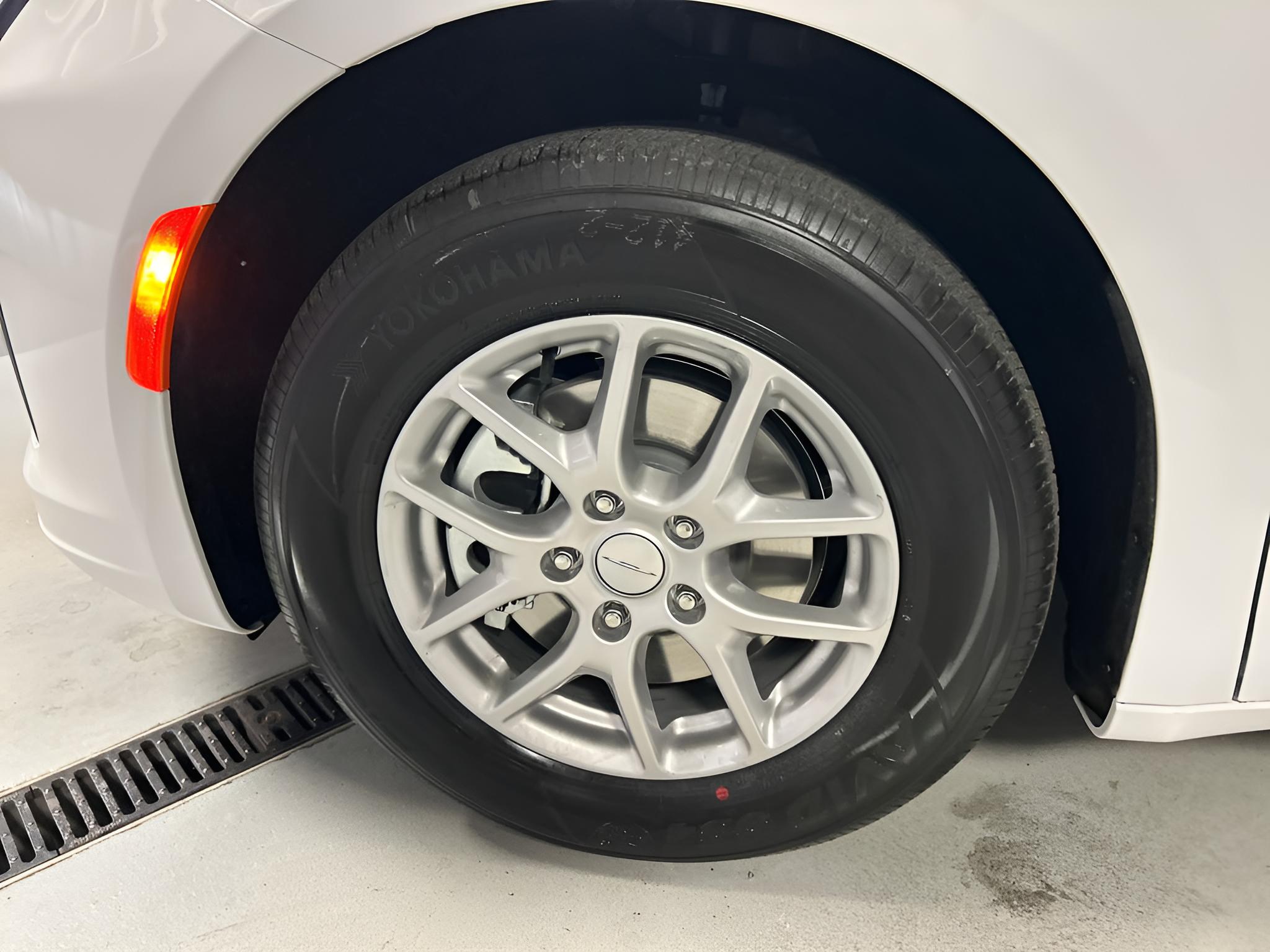 2027 Chrysler Pacifica PACIFICA SELECT