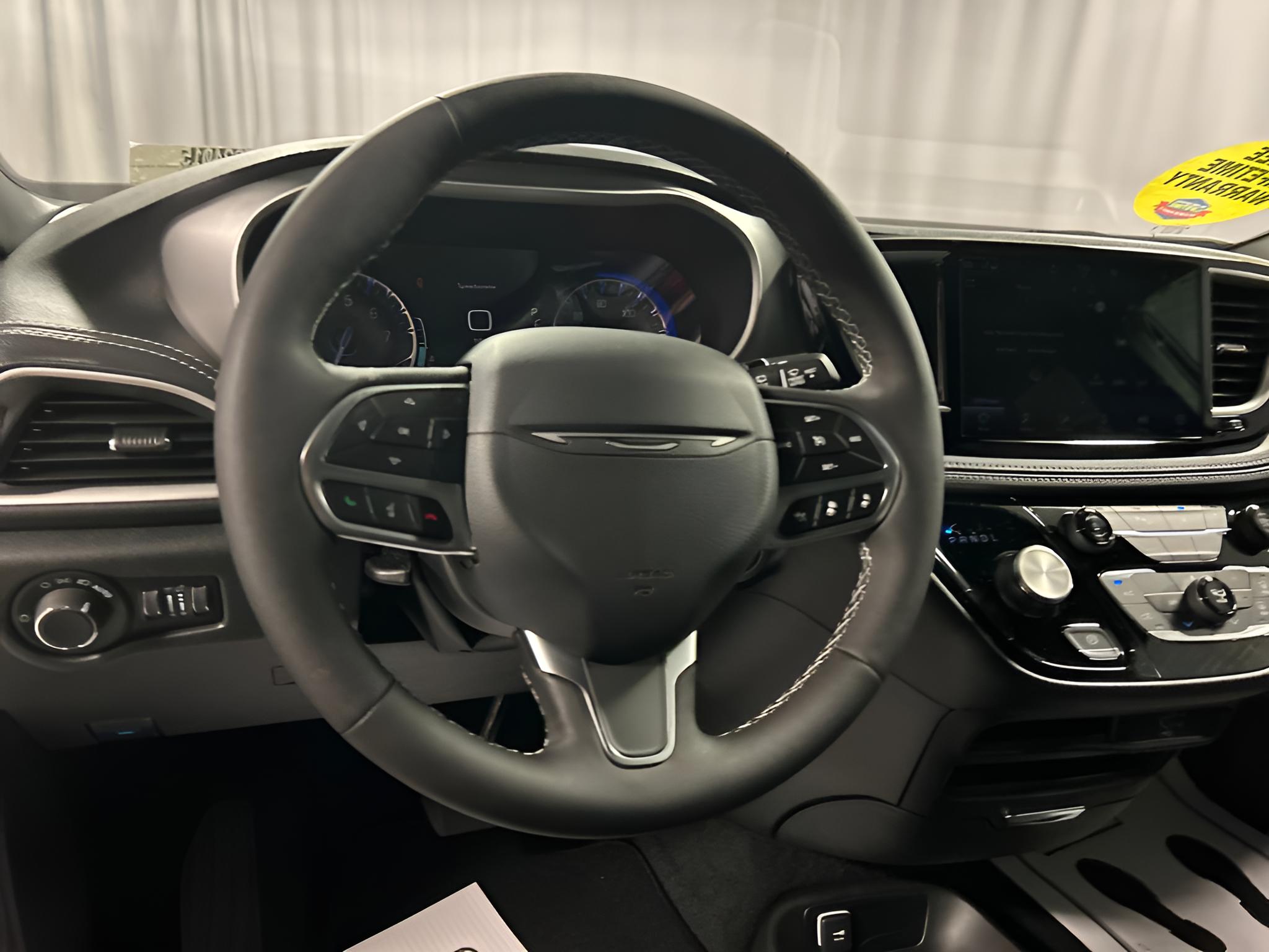 2027 Chrysler Pacifica PACIFICA SELECT
