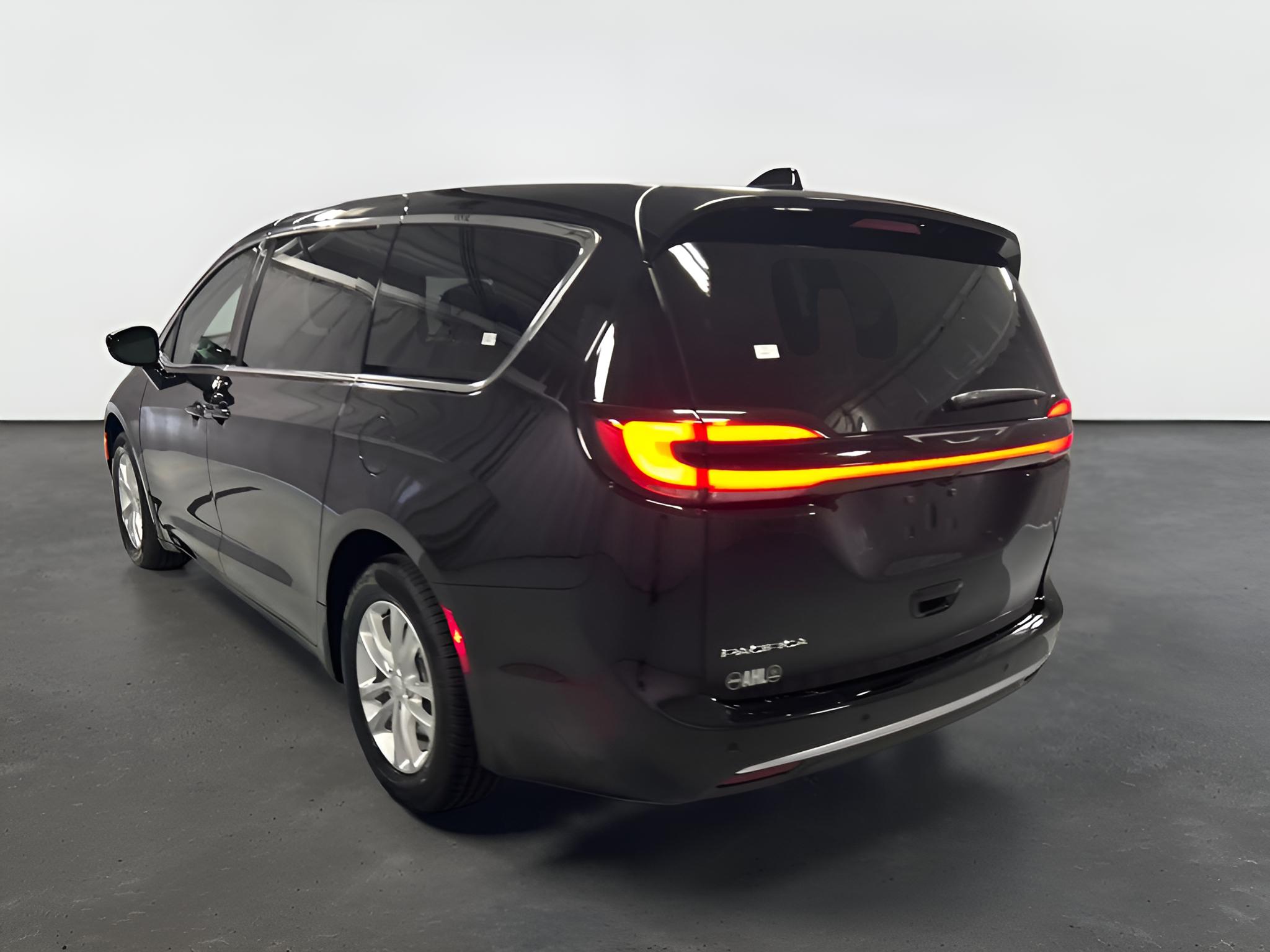 2027 Chrysler Pacifica PACIFICA SELECT