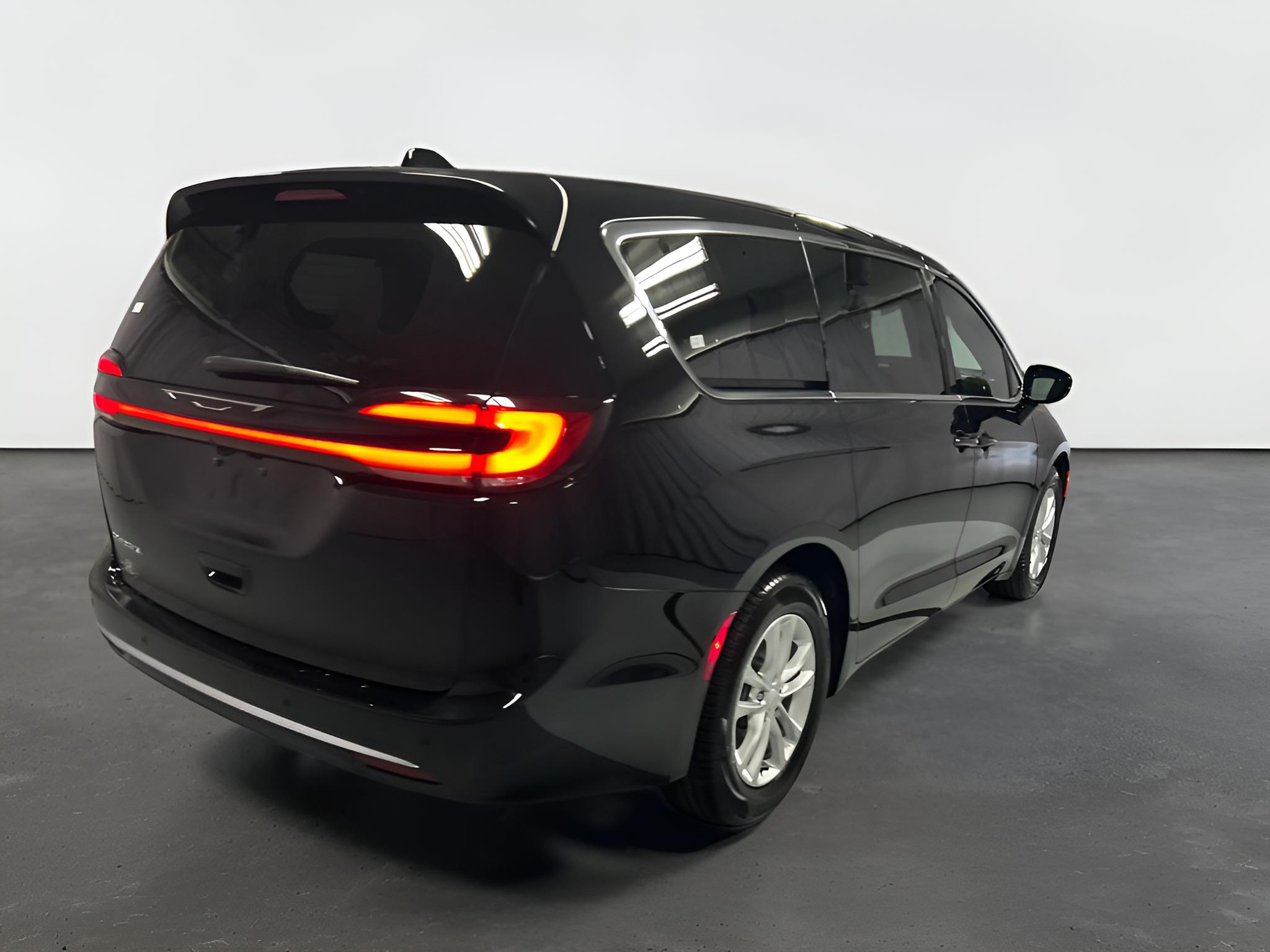 2027 Chrysler Pacifica PACIFICA SELECT