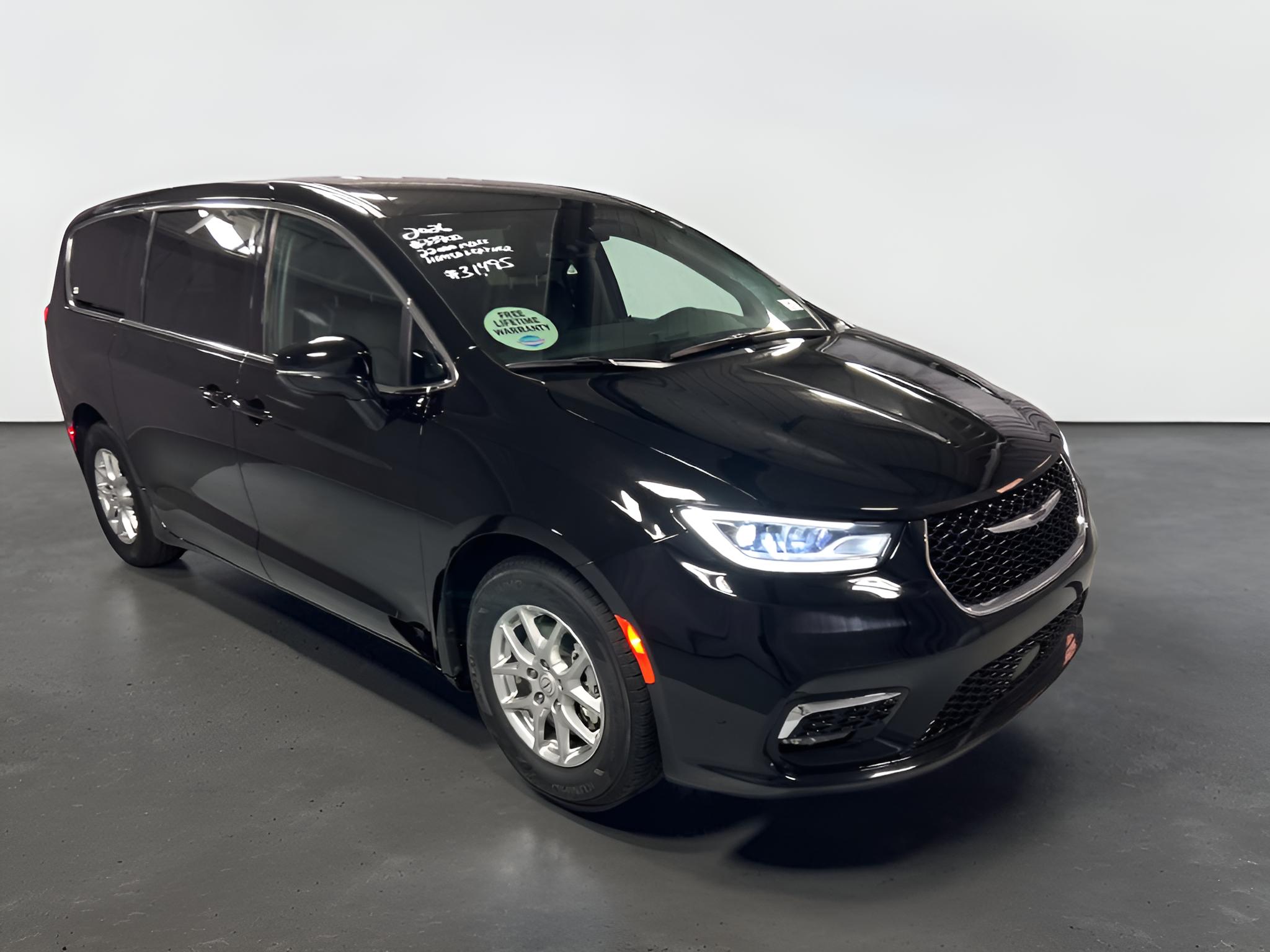 2026 Chrysler Pacifica Select