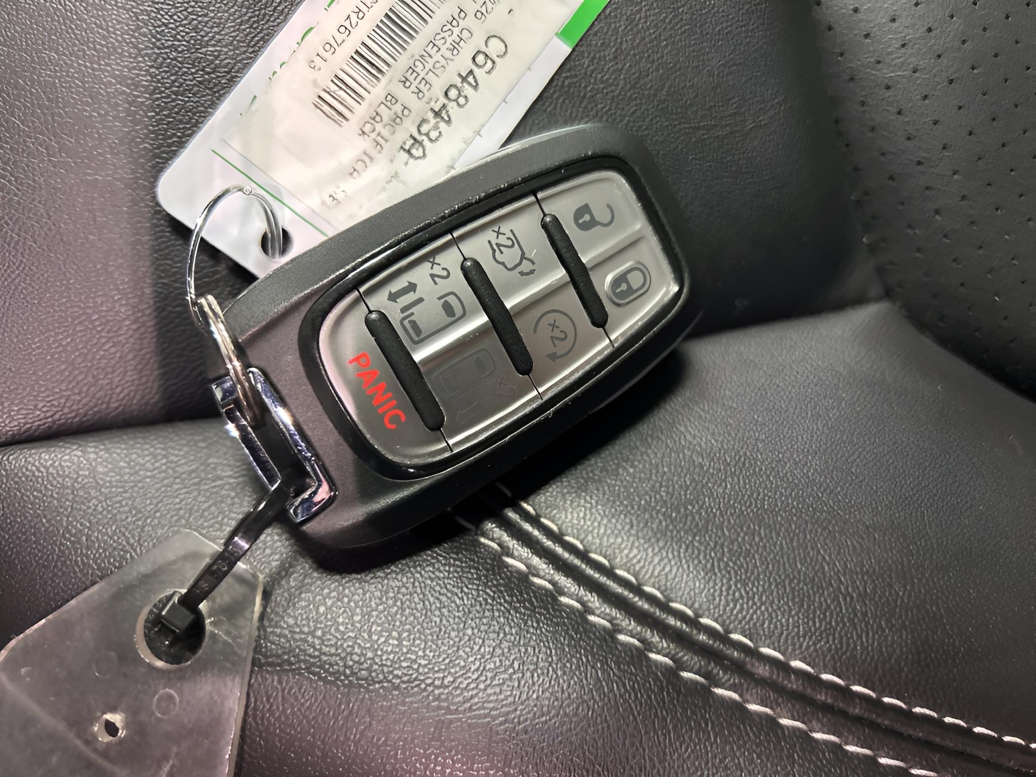 2026 Chrysler Pacifica Select