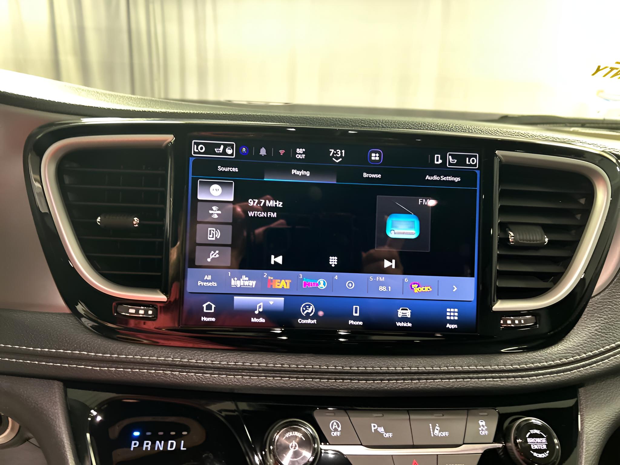 2027 Chrysler Pacifica PACIFICA SELECT