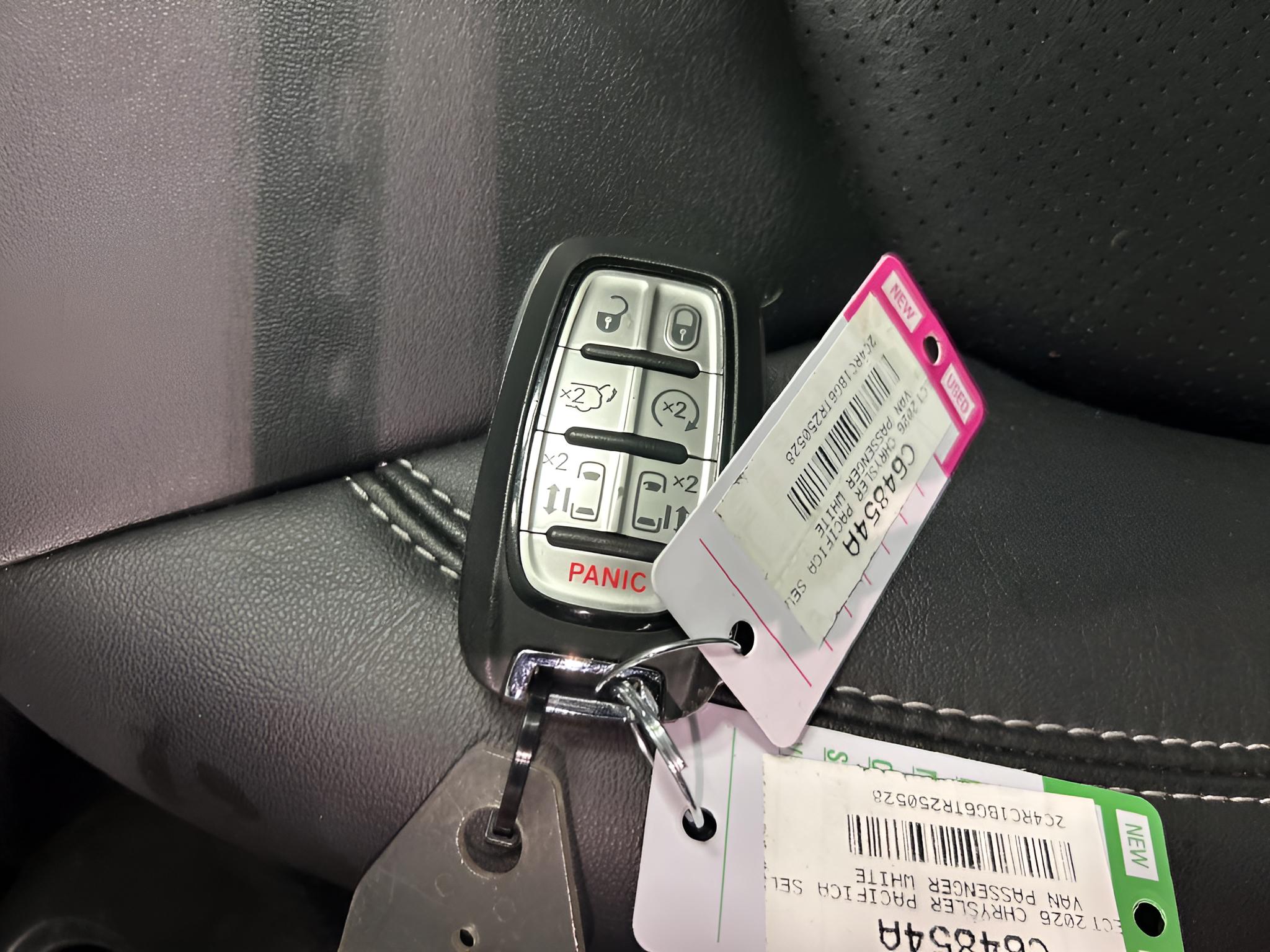 2026 Chrysler Pacifica Select