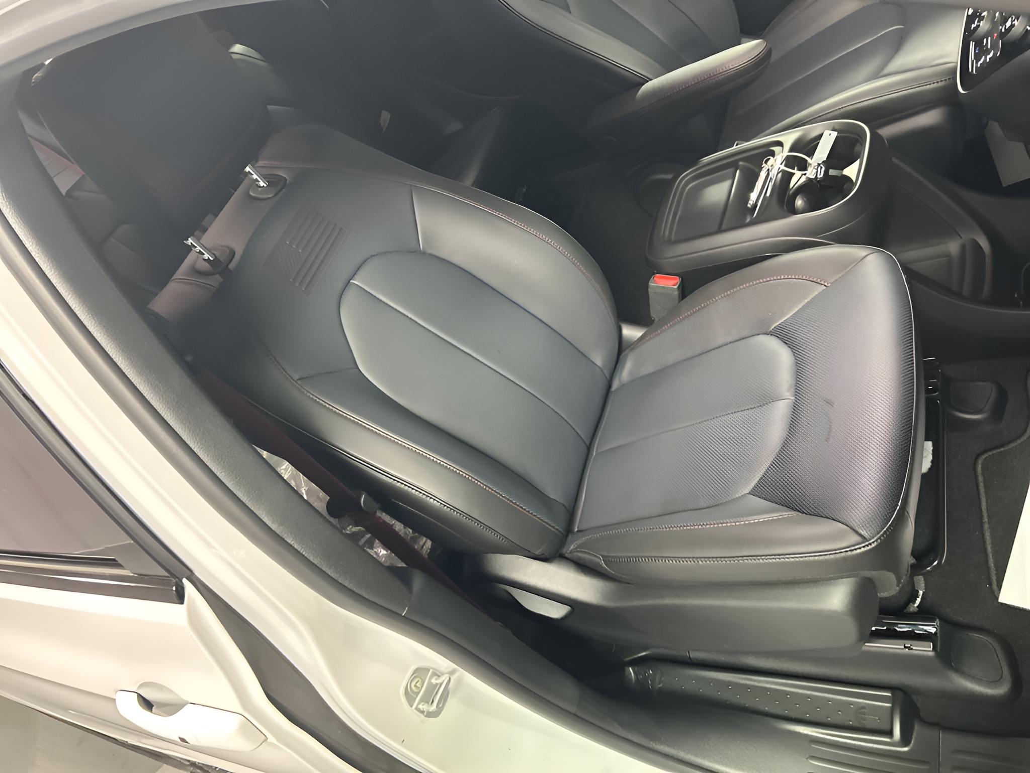 2027 Chrysler Pacifica PACIFICA SELECT