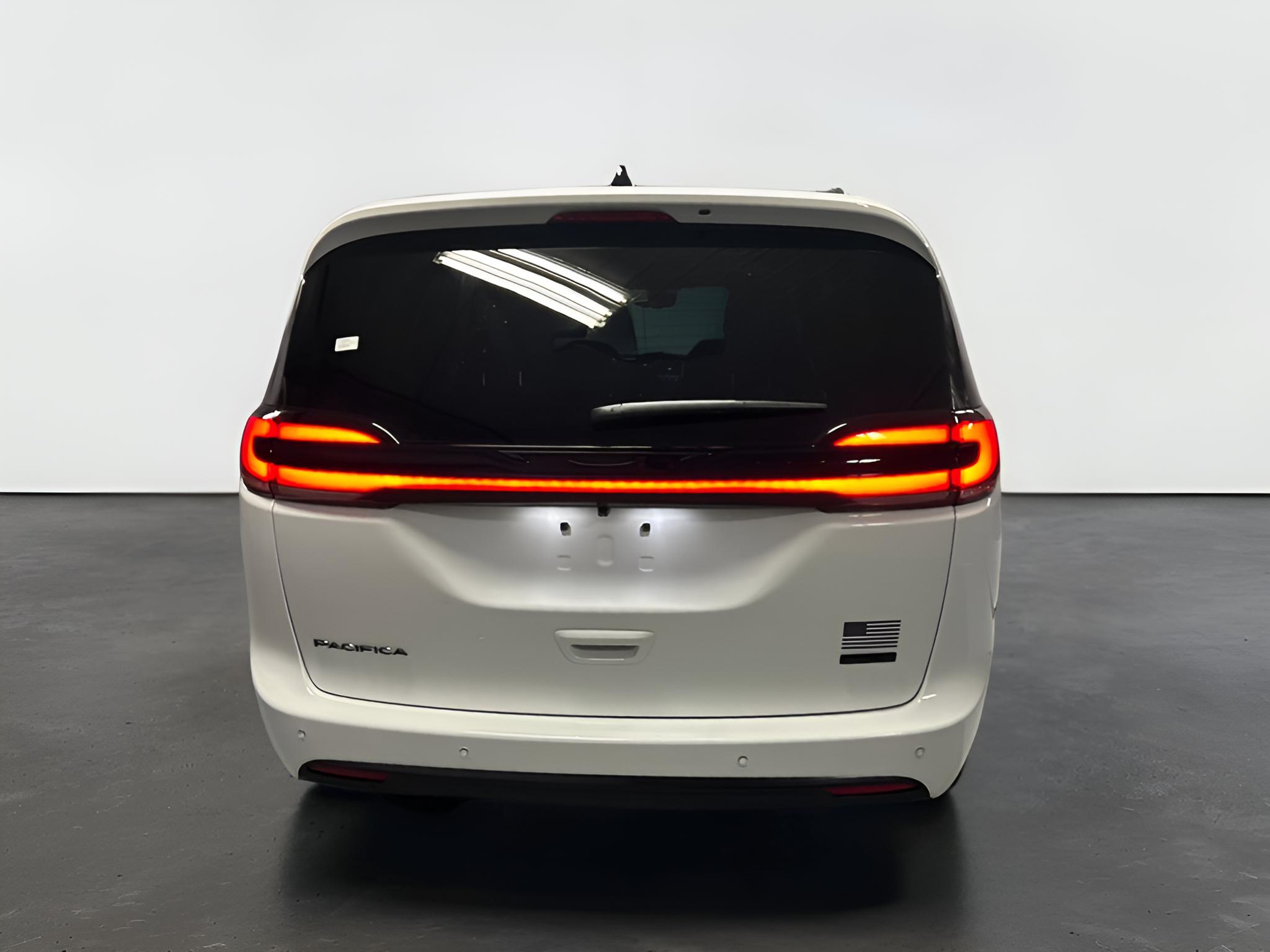 2027 Chrysler Pacifica PACIFICA SELECT
