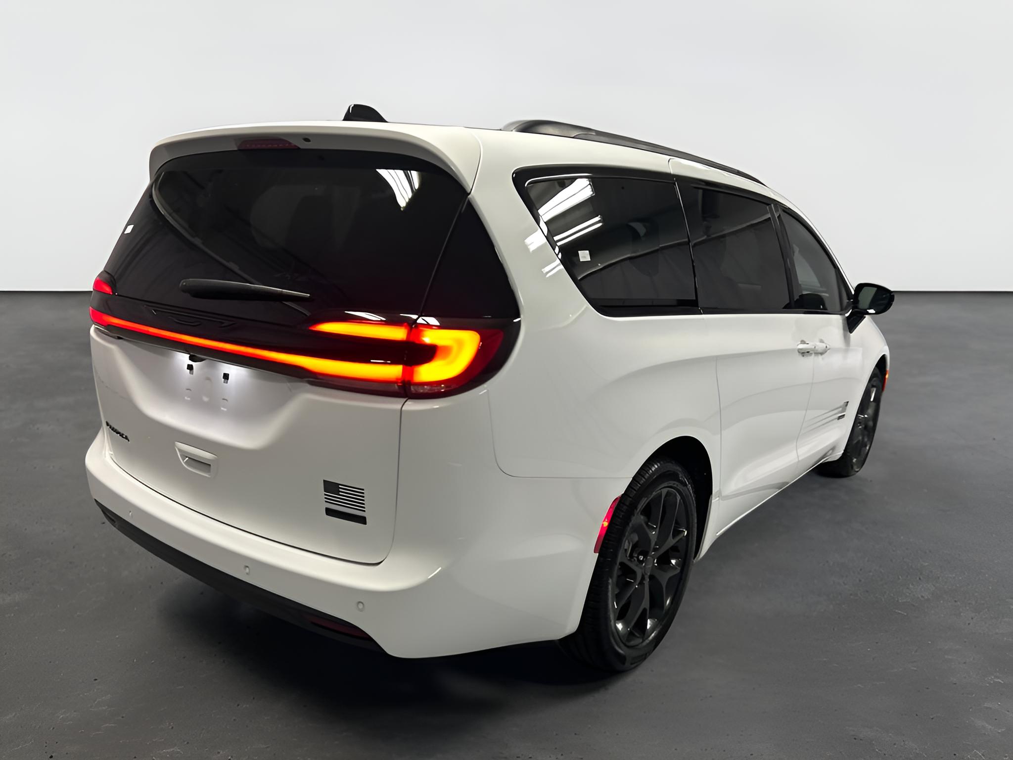 2027 Chrysler Pacifica PACIFICA SELECT