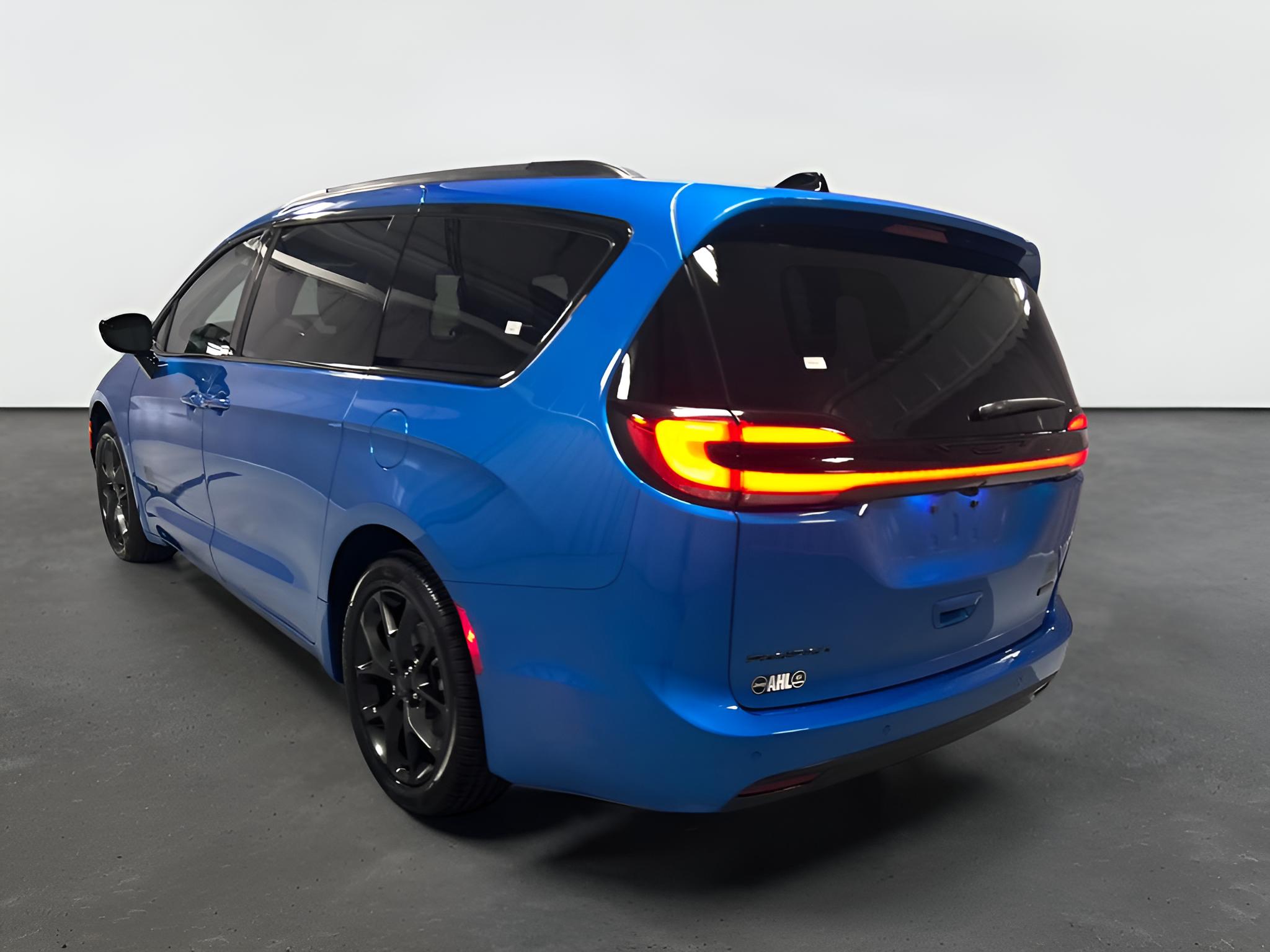 2027 Chrysler Pacifica PACIFICA SELECT
