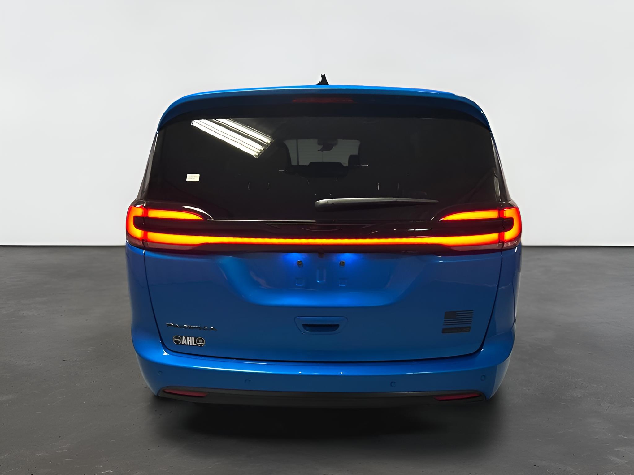 2027 Chrysler Pacifica PACIFICA SELECT