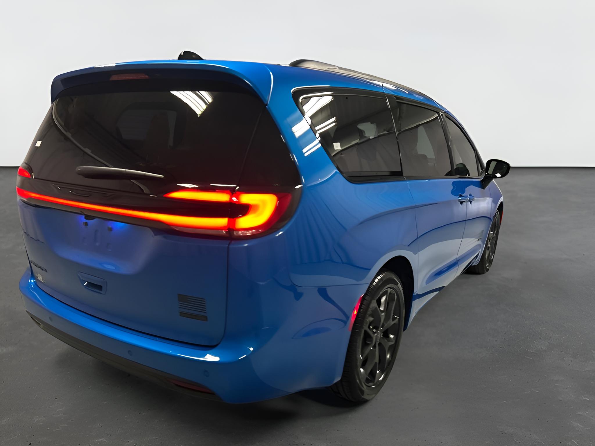 2027 Chrysler Pacifica PACIFICA SELECT