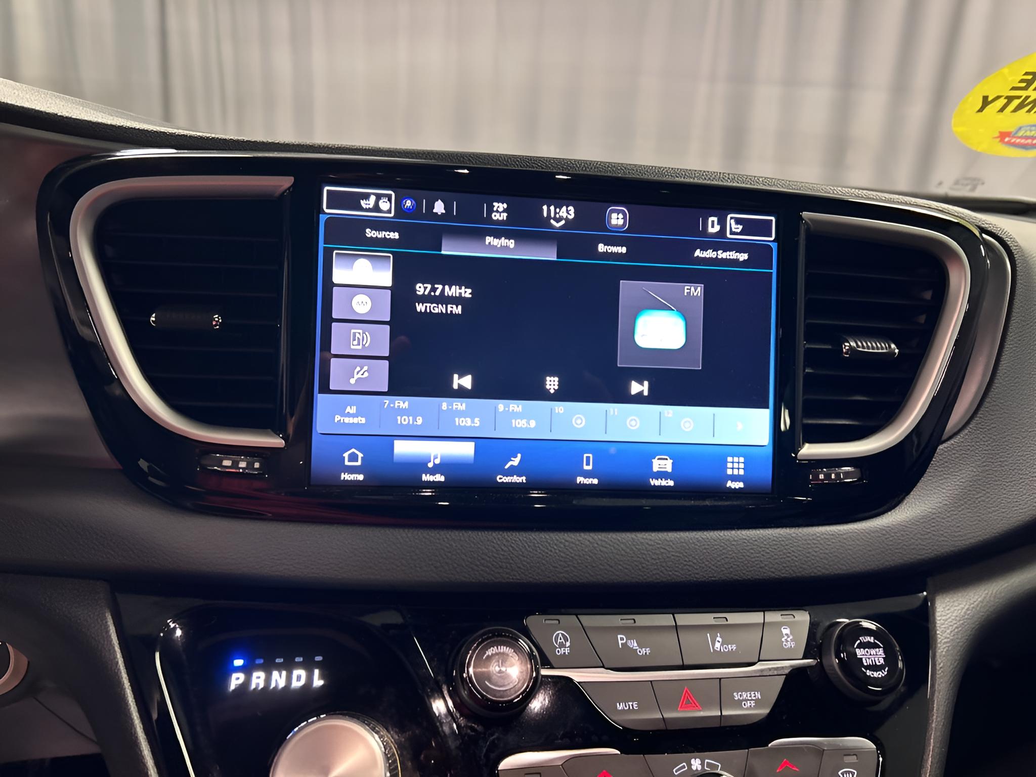 2026 Chrysler Pacifica Select