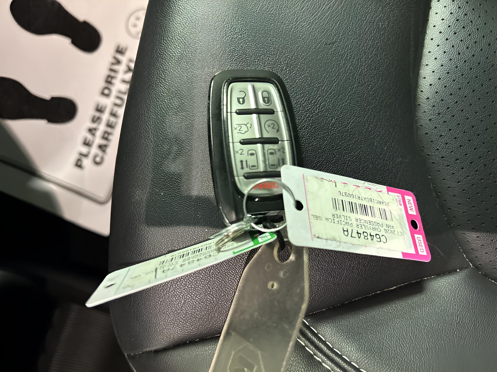 2026 Chrysler Pacifica Select