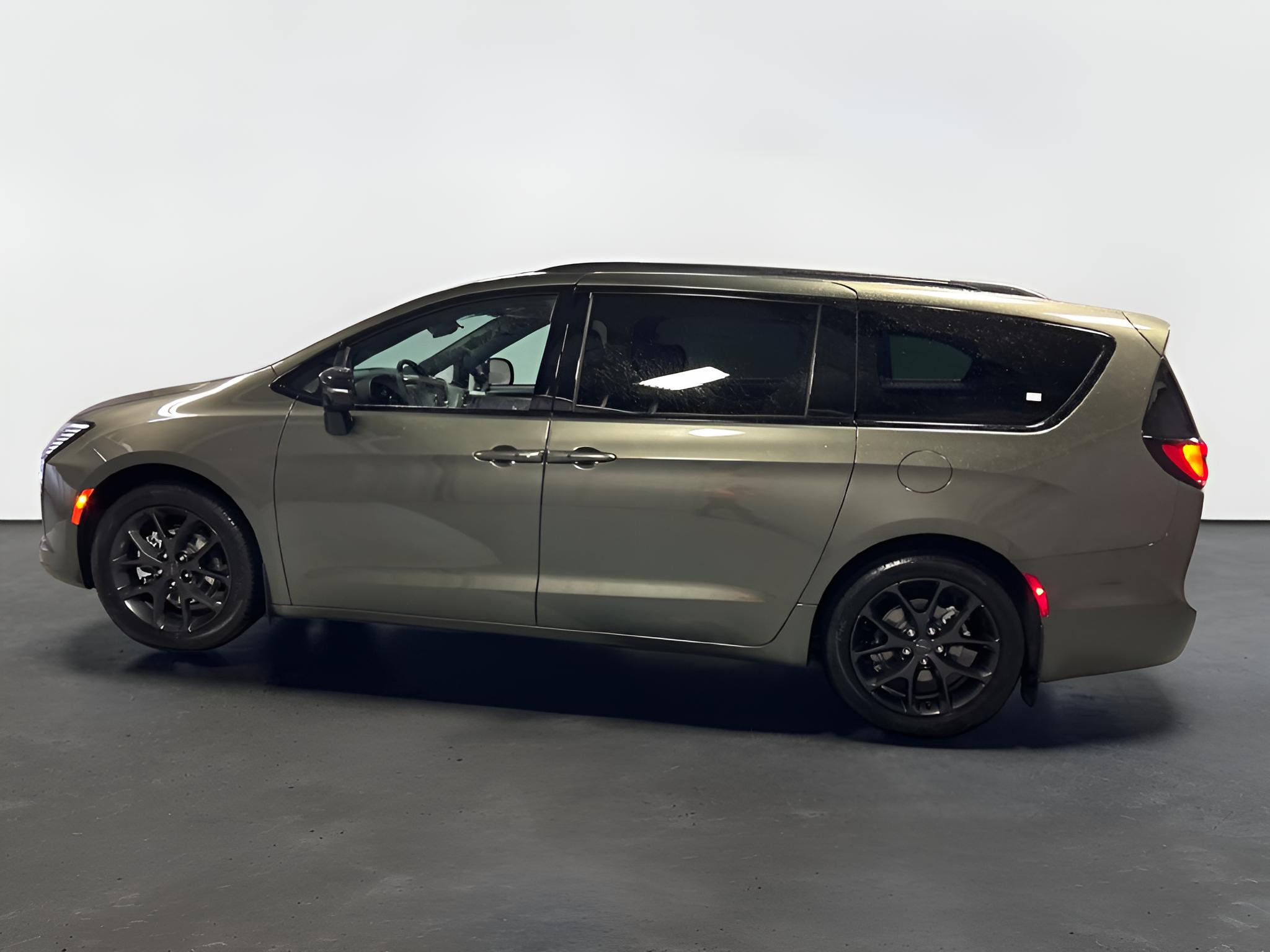 2027 Chrysler Pacifica PACIFICA LIMITED