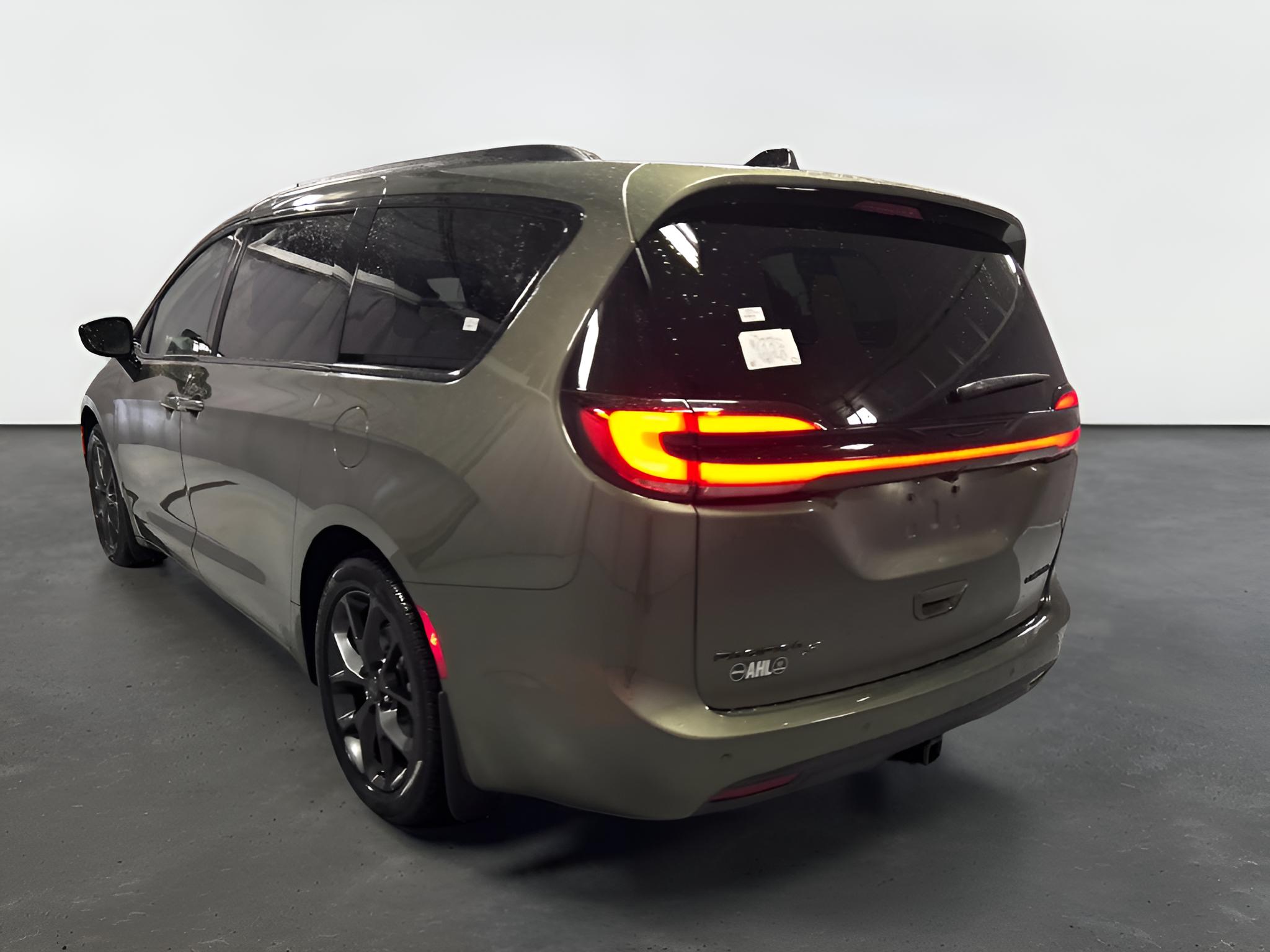 2027 Chrysler Pacifica PACIFICA LIMITED