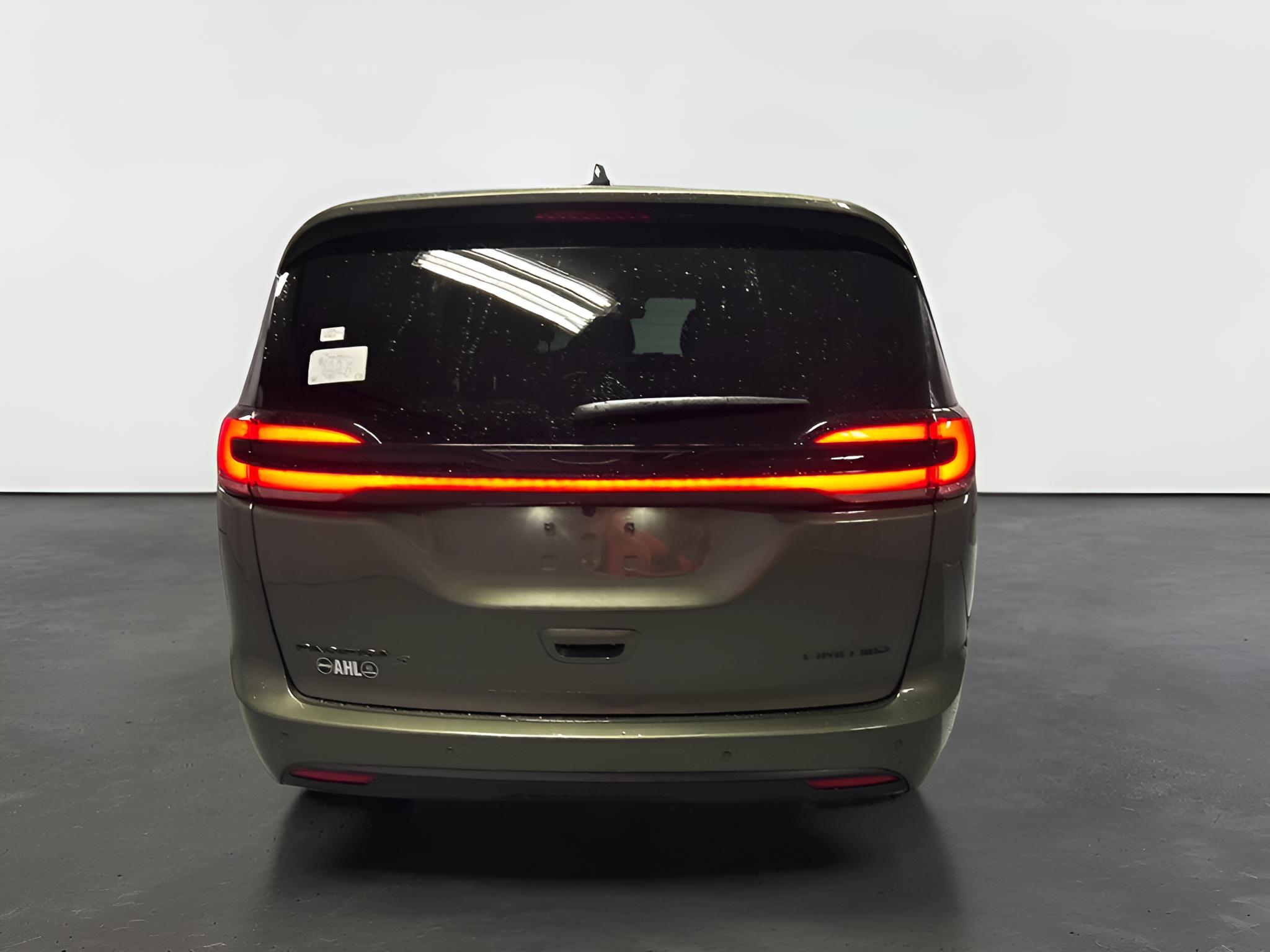 2027 Chrysler Pacifica PACIFICA LIMITED